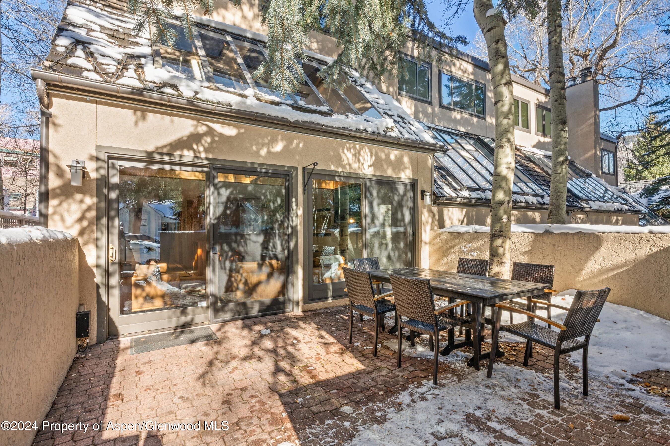 326 W Hopkins Avenue Property Photo 29