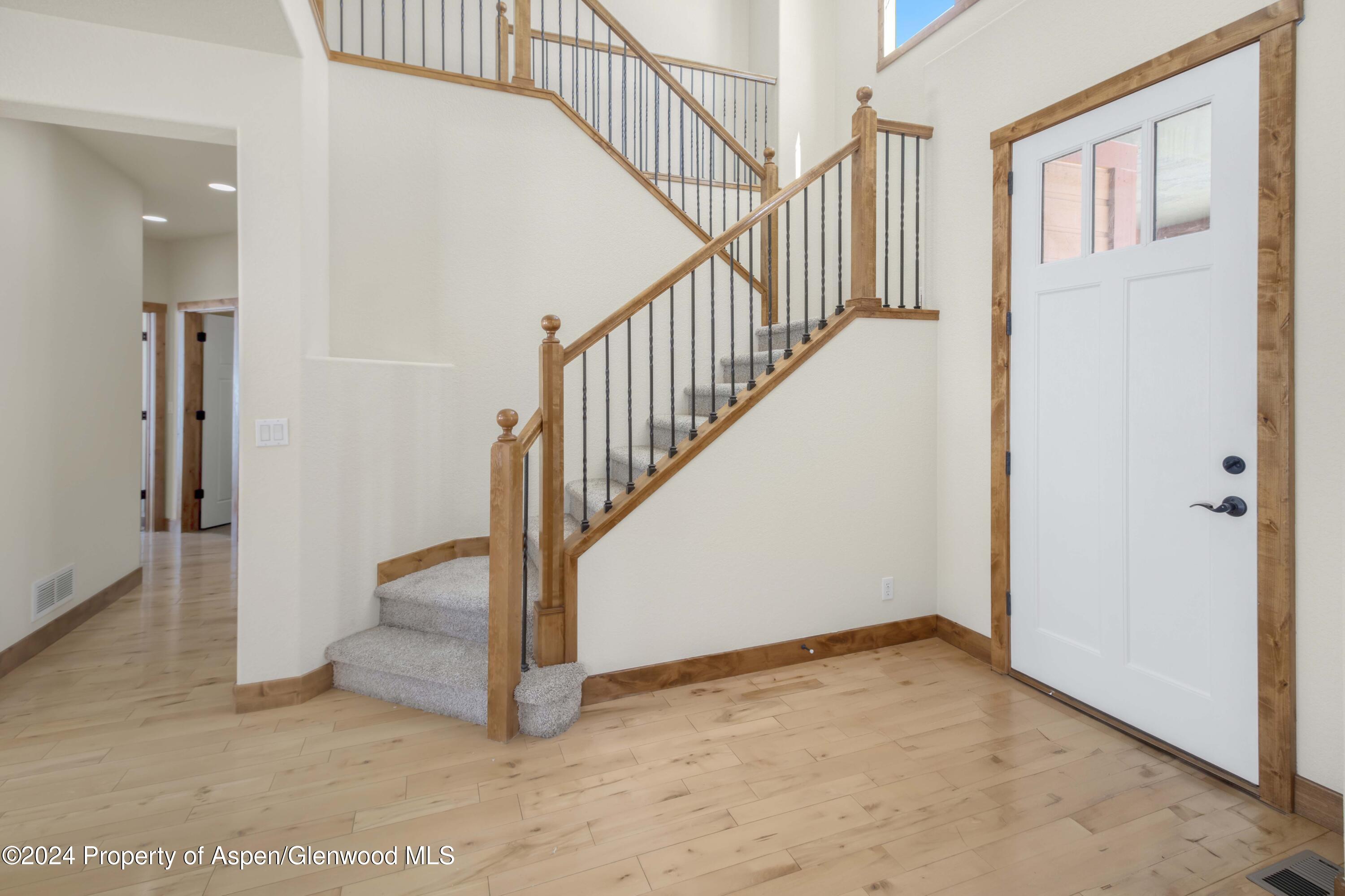 46 Antler Loop Property Photo 2