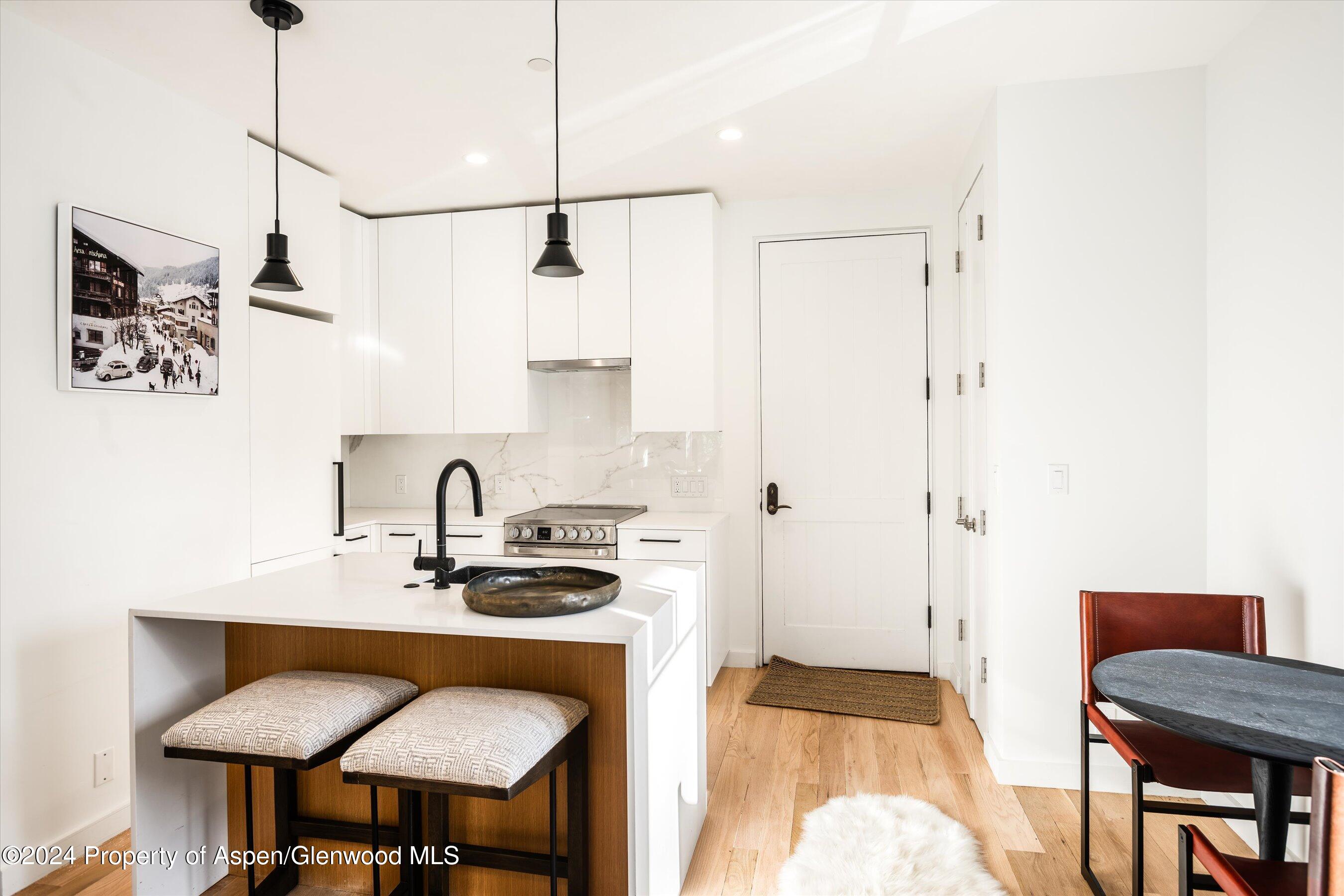 501 W Main Street, A101 Property Photo 2