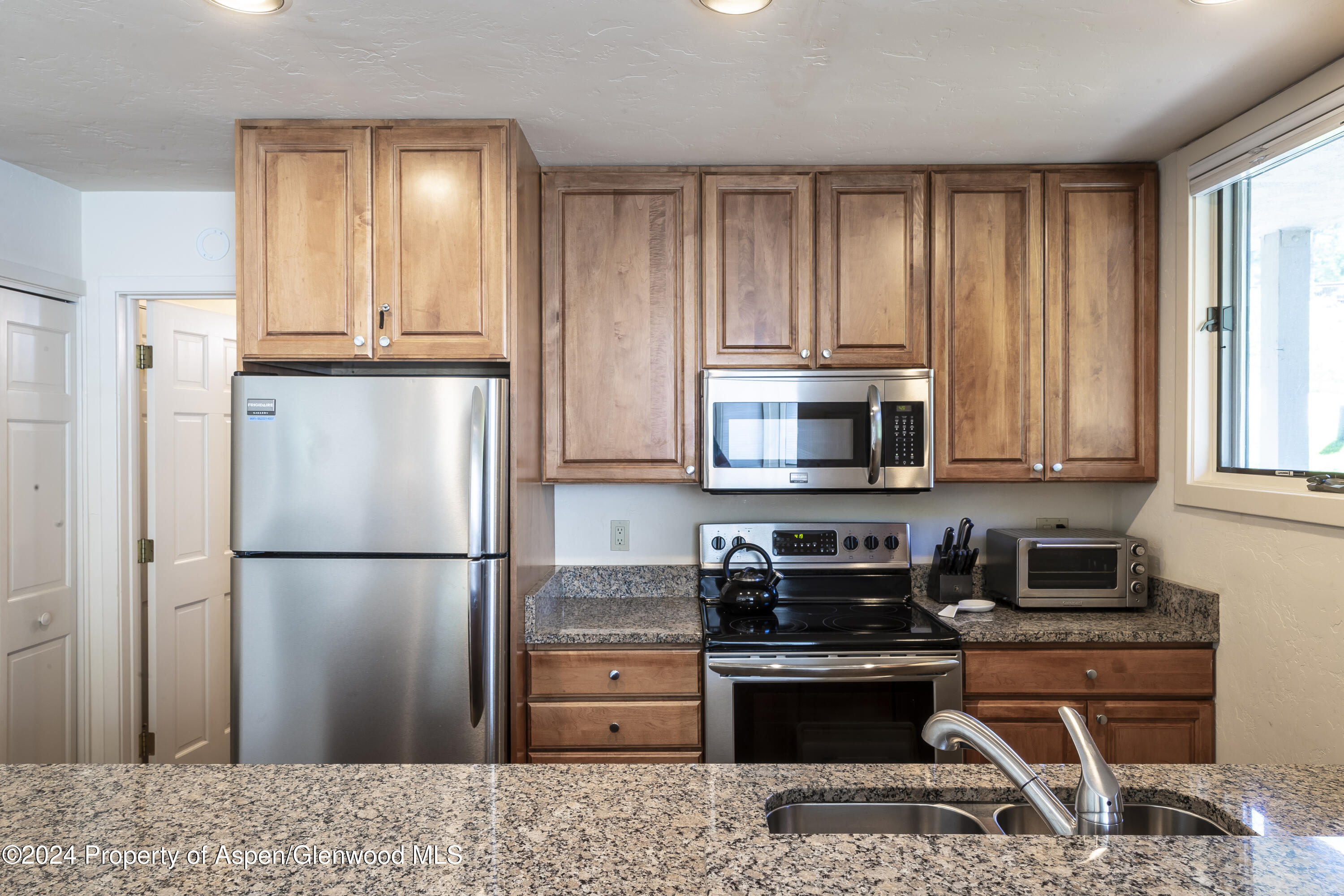 135 Carriage Way, 5 Property Photo 5