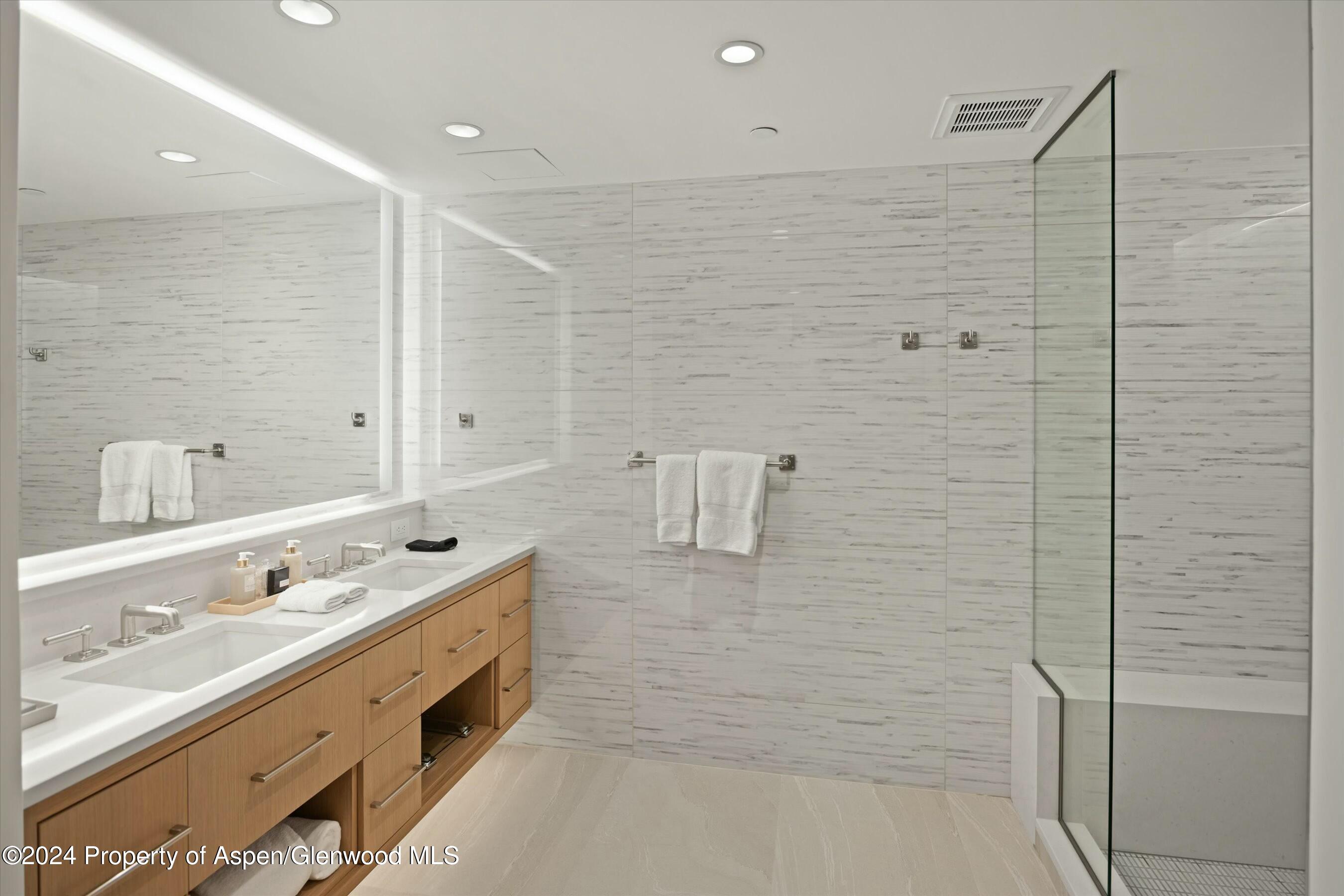 130 Wood Road, 257/259 Property Photo 6