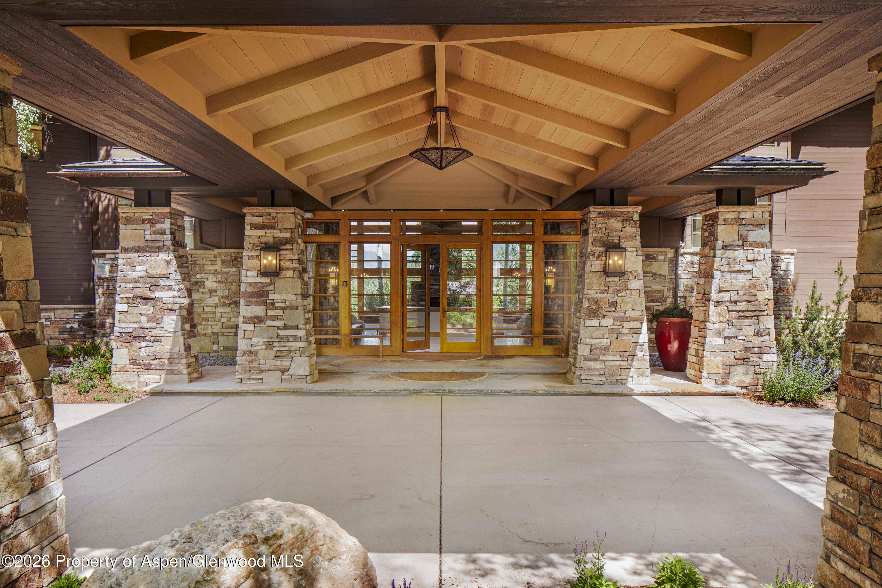300 Eagle Pines Drive Property Photo 2