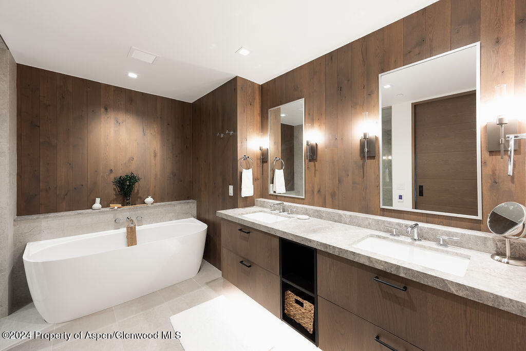 180 Wood Road, 302 Property Photo 17