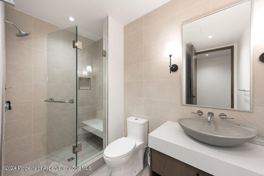 180 Wood Road, 302 Property Photo 23