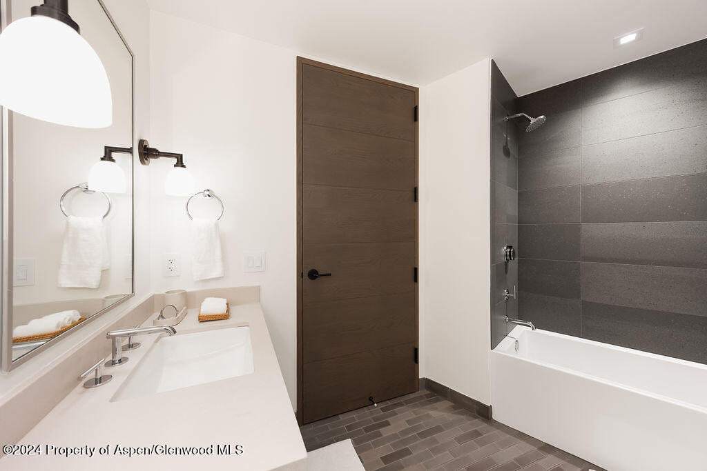 180 Wood Road, 302 Property Photo 26