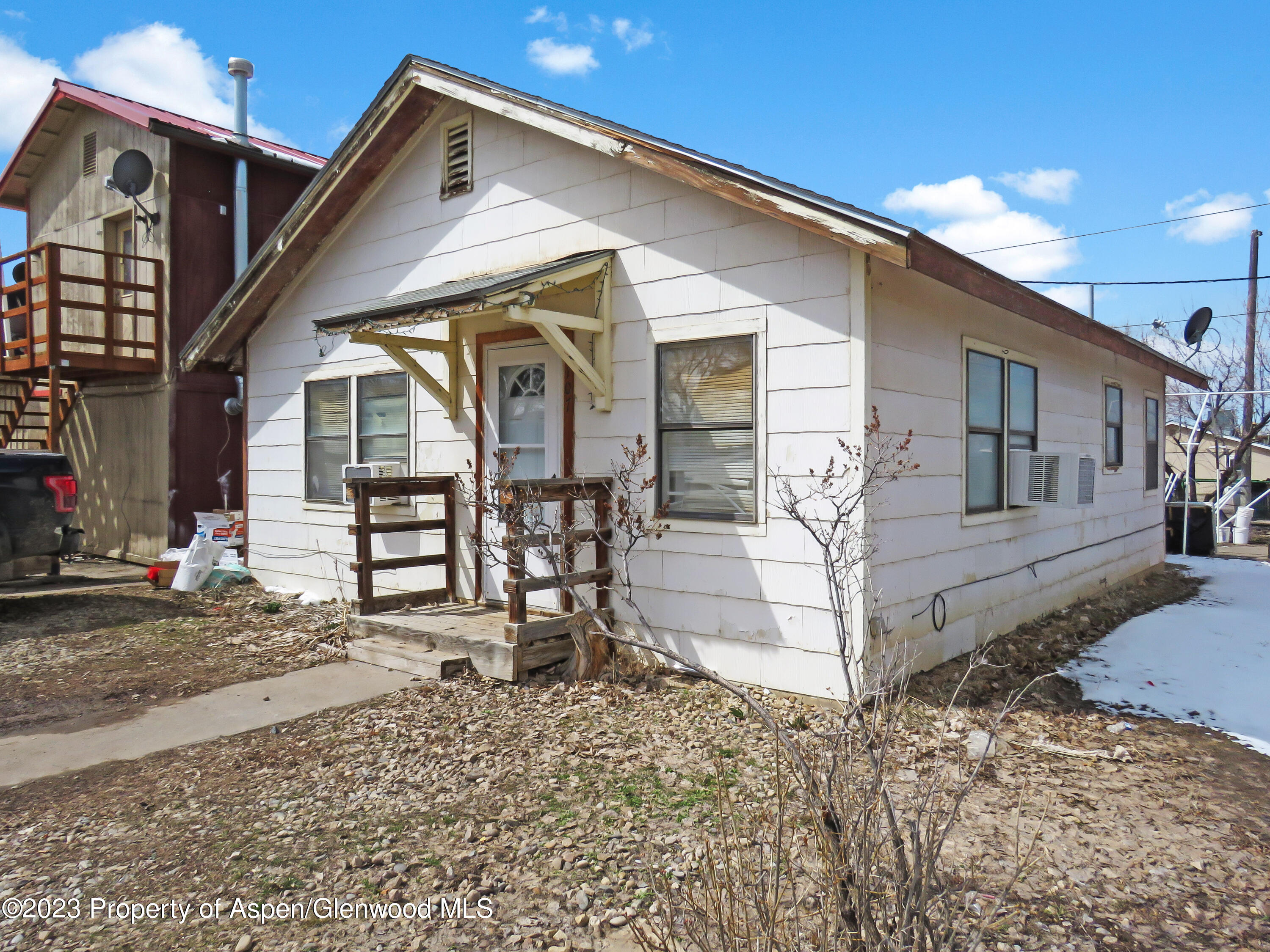 302 W Main Street Property Photo 1