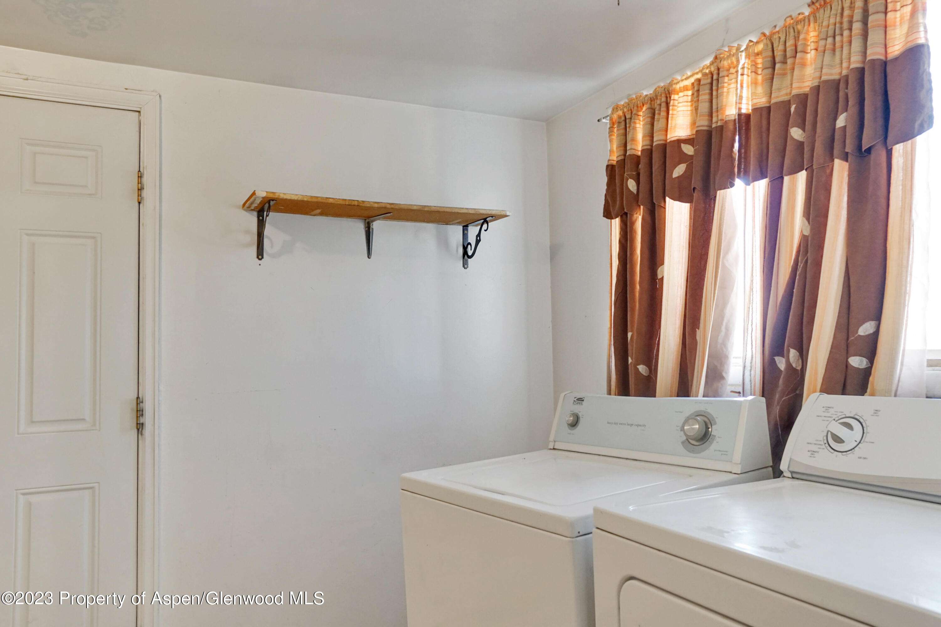 302 W Main Street Property Photo 6