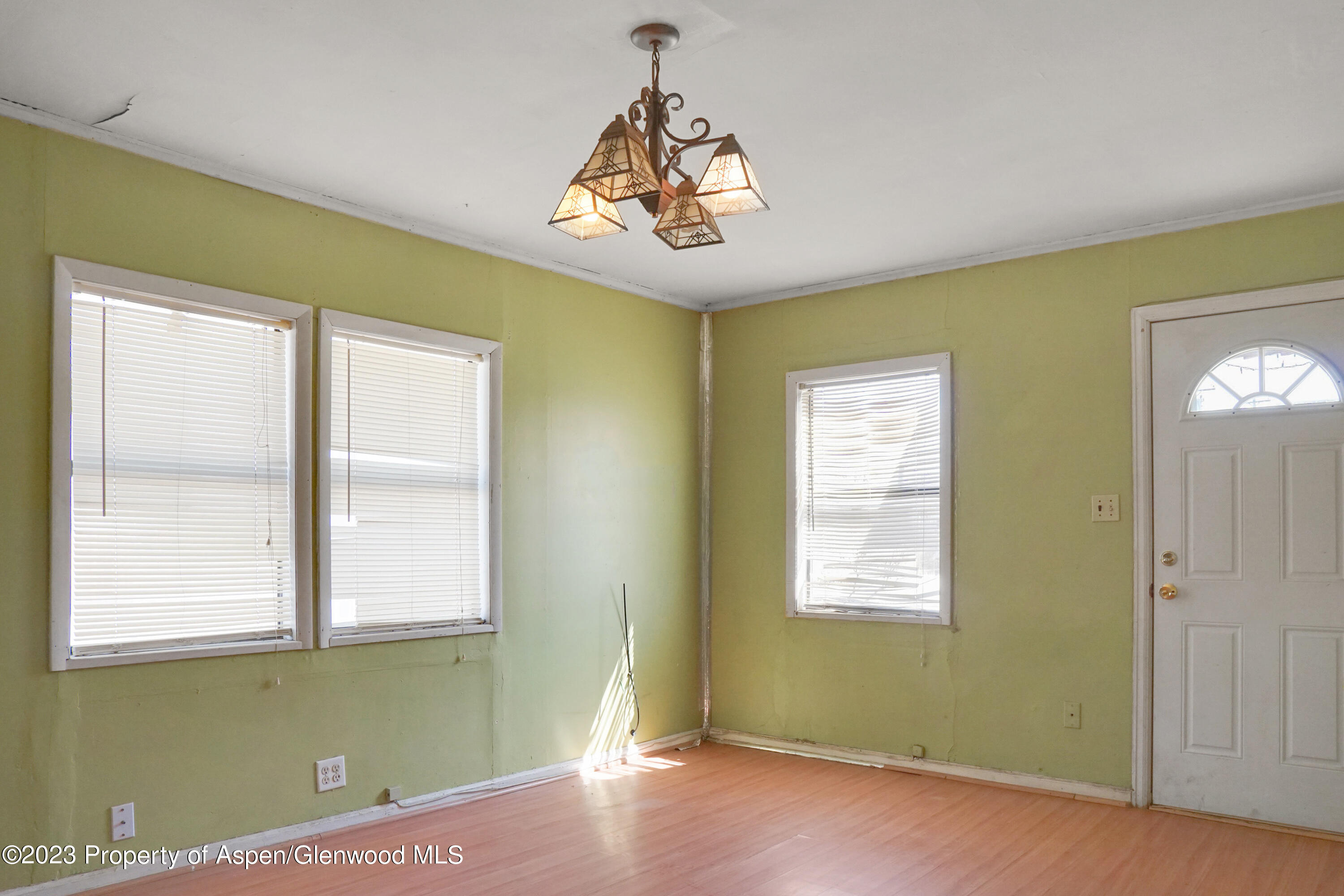 302 W Main Street Property Photo 7