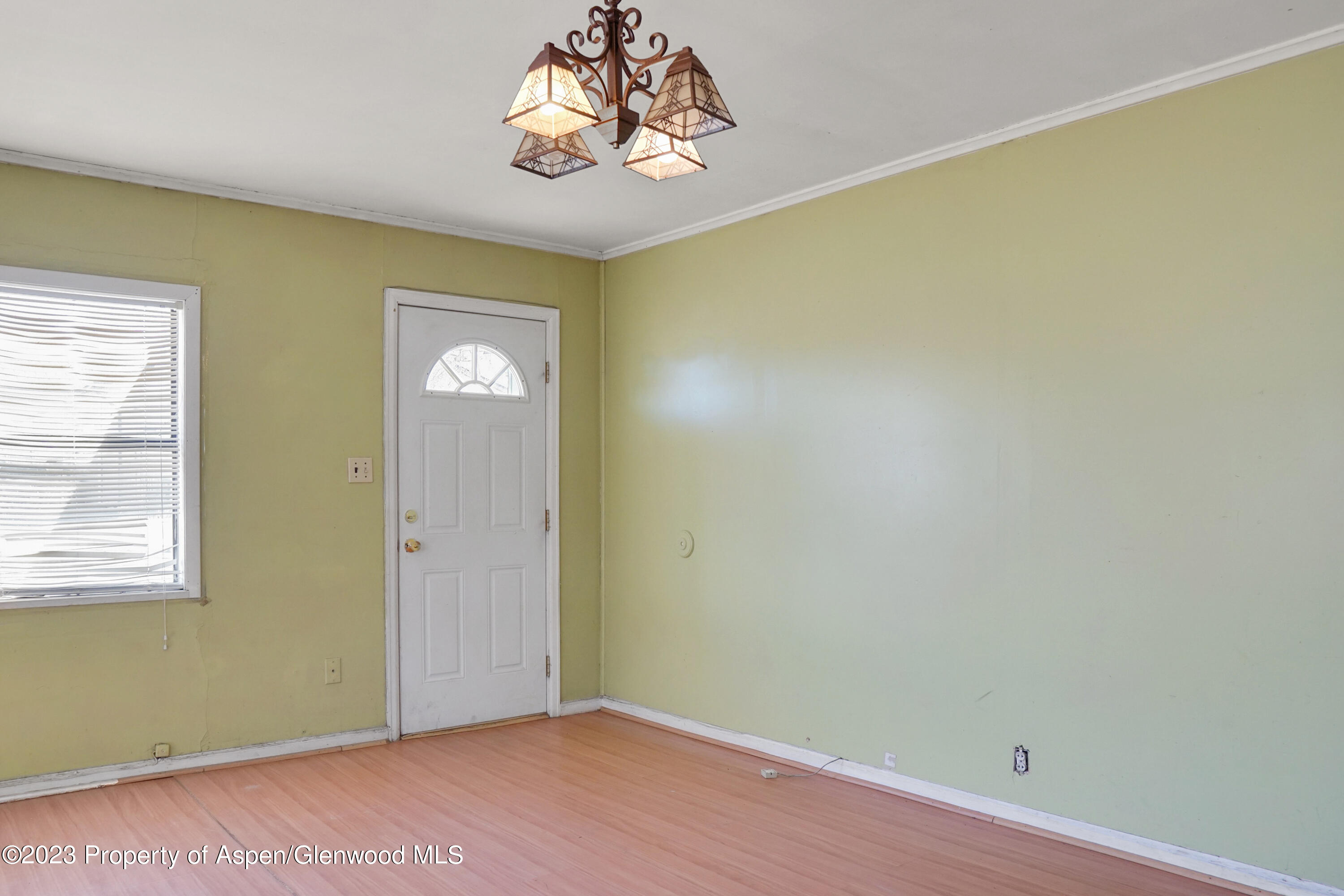 302 W Main Street Property Photo 9