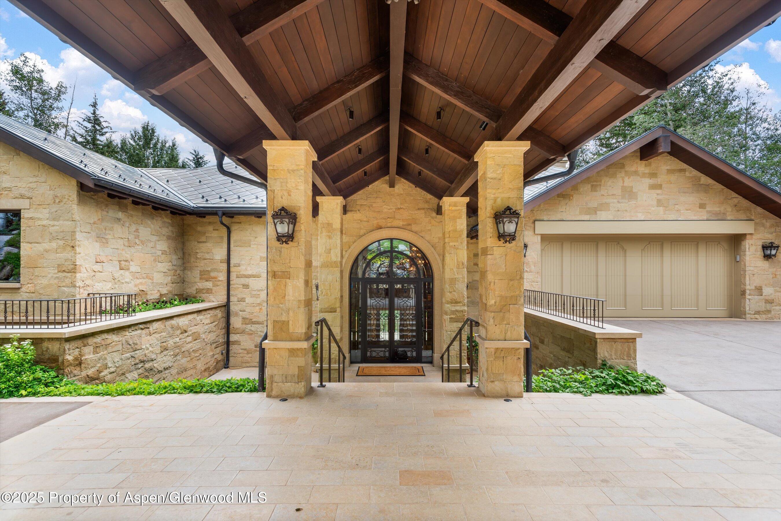 64 Pitkin Way Property Photo 10