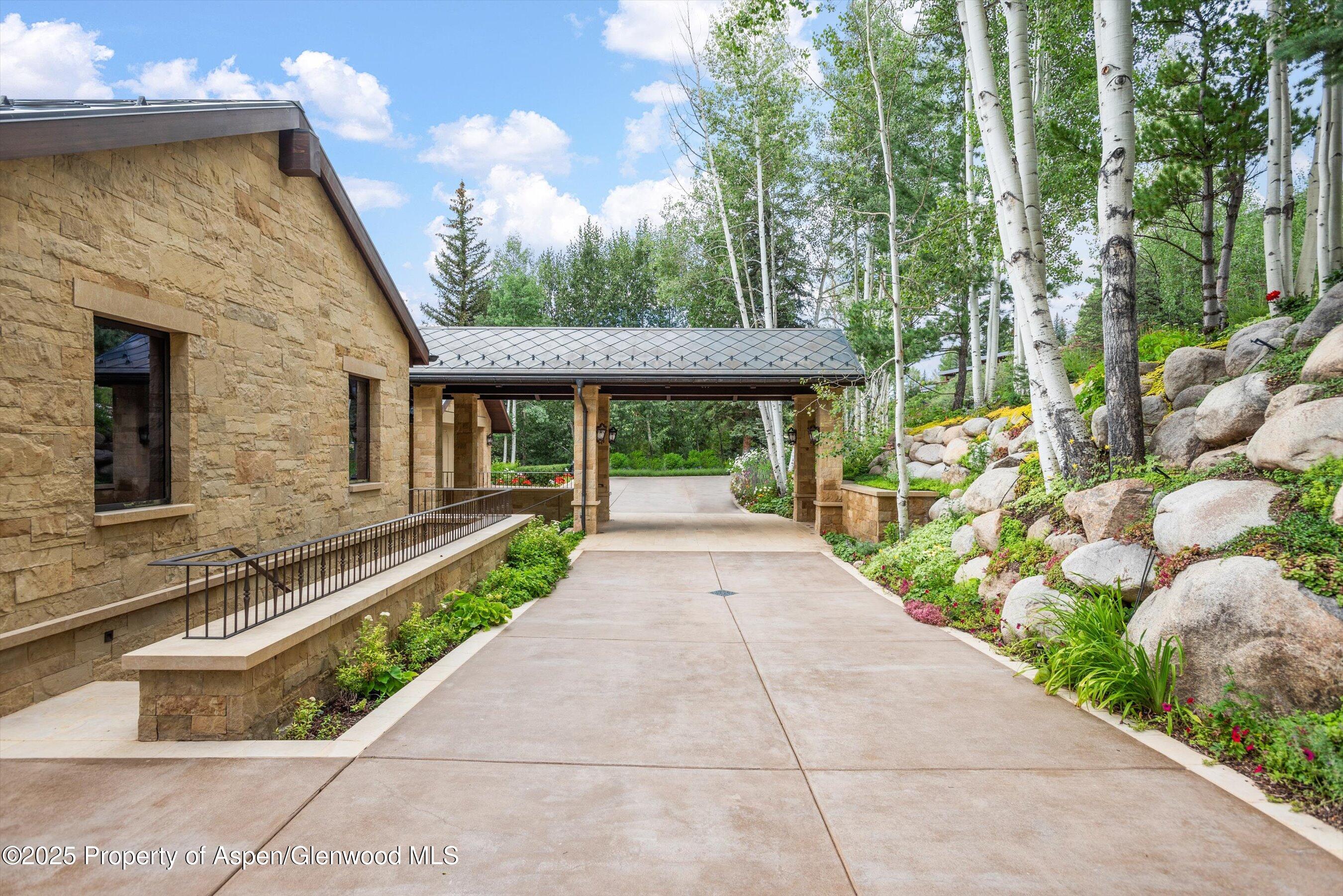 64 Pitkin Way Property Photo 11