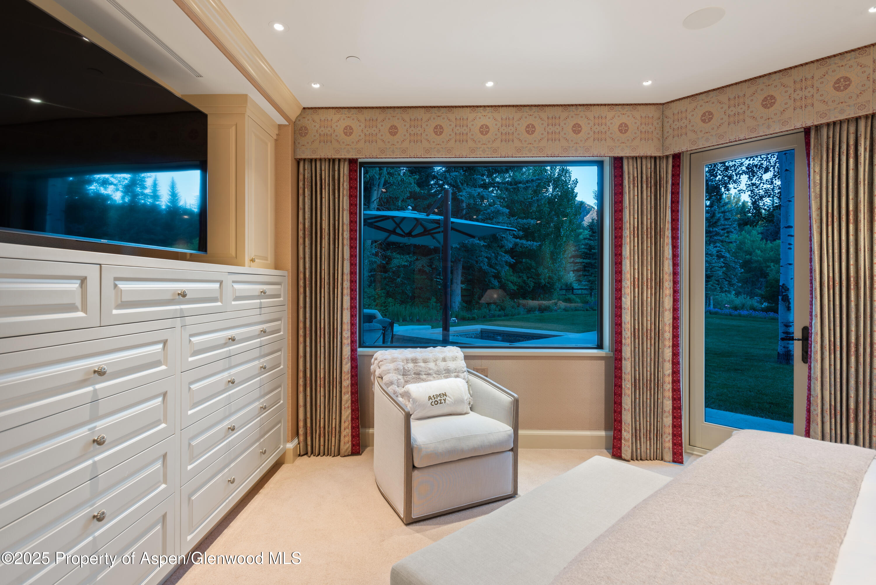 64 Pitkin Way Property Photo 34