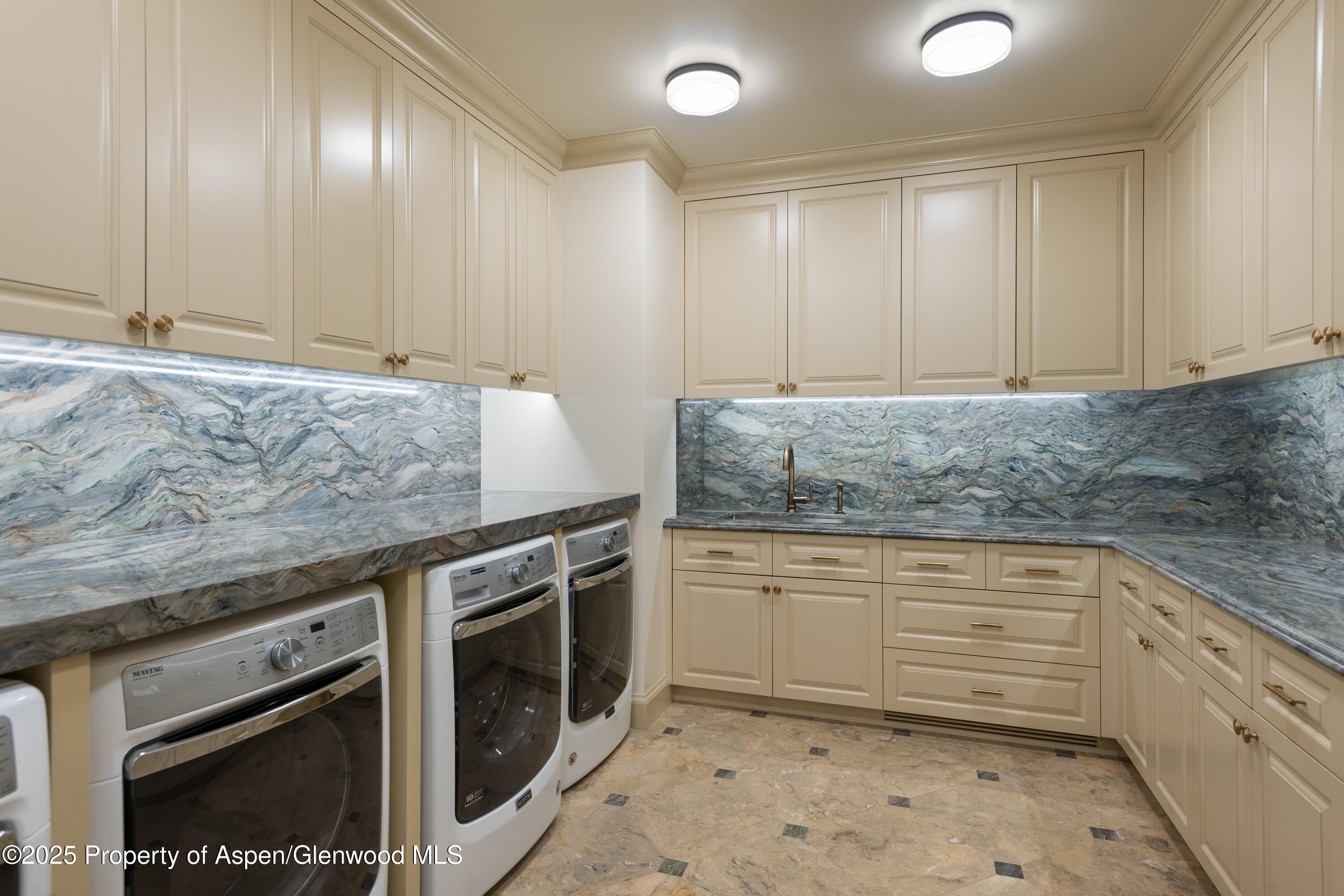64 Pitkin Way Property Photo 44