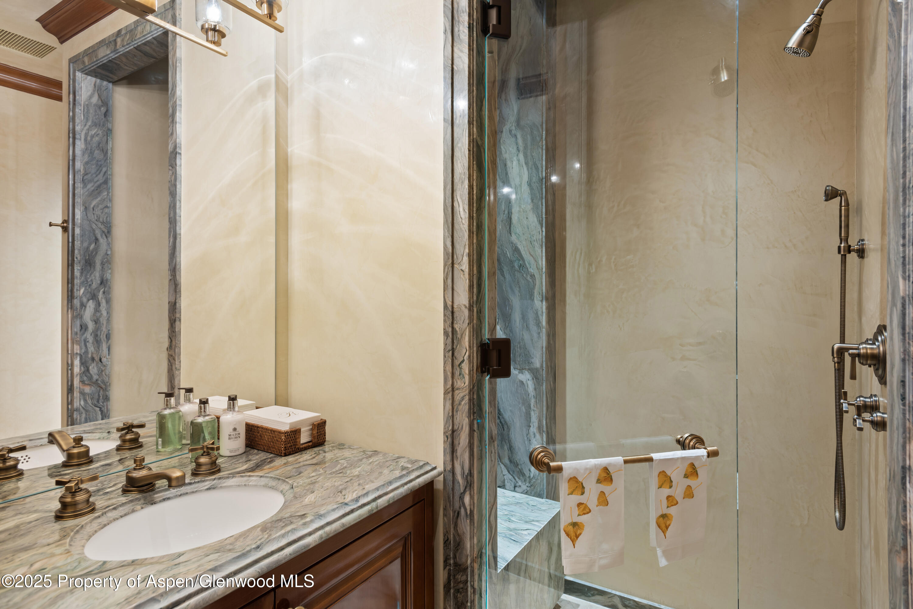 64 Pitkin Way Property Photo 45