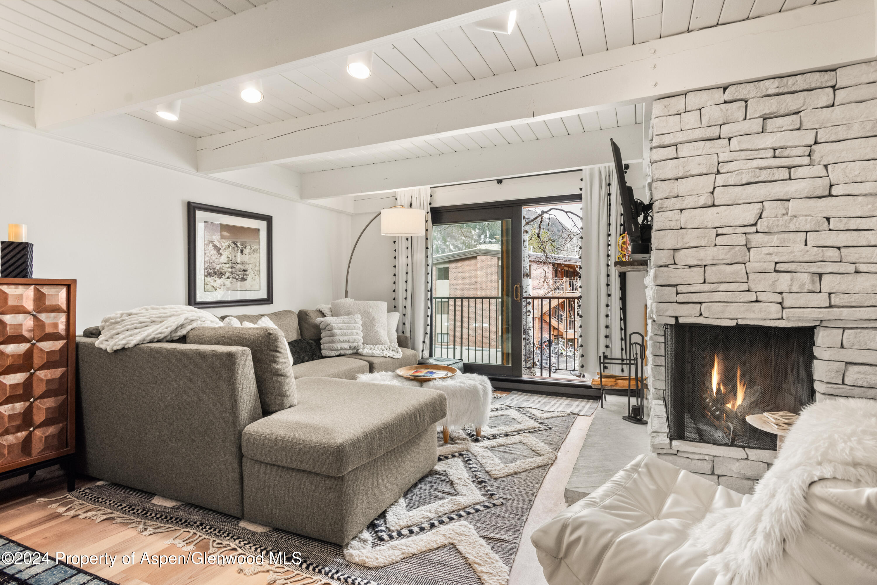 Chateau Blanc Real Estate Listings Main Image