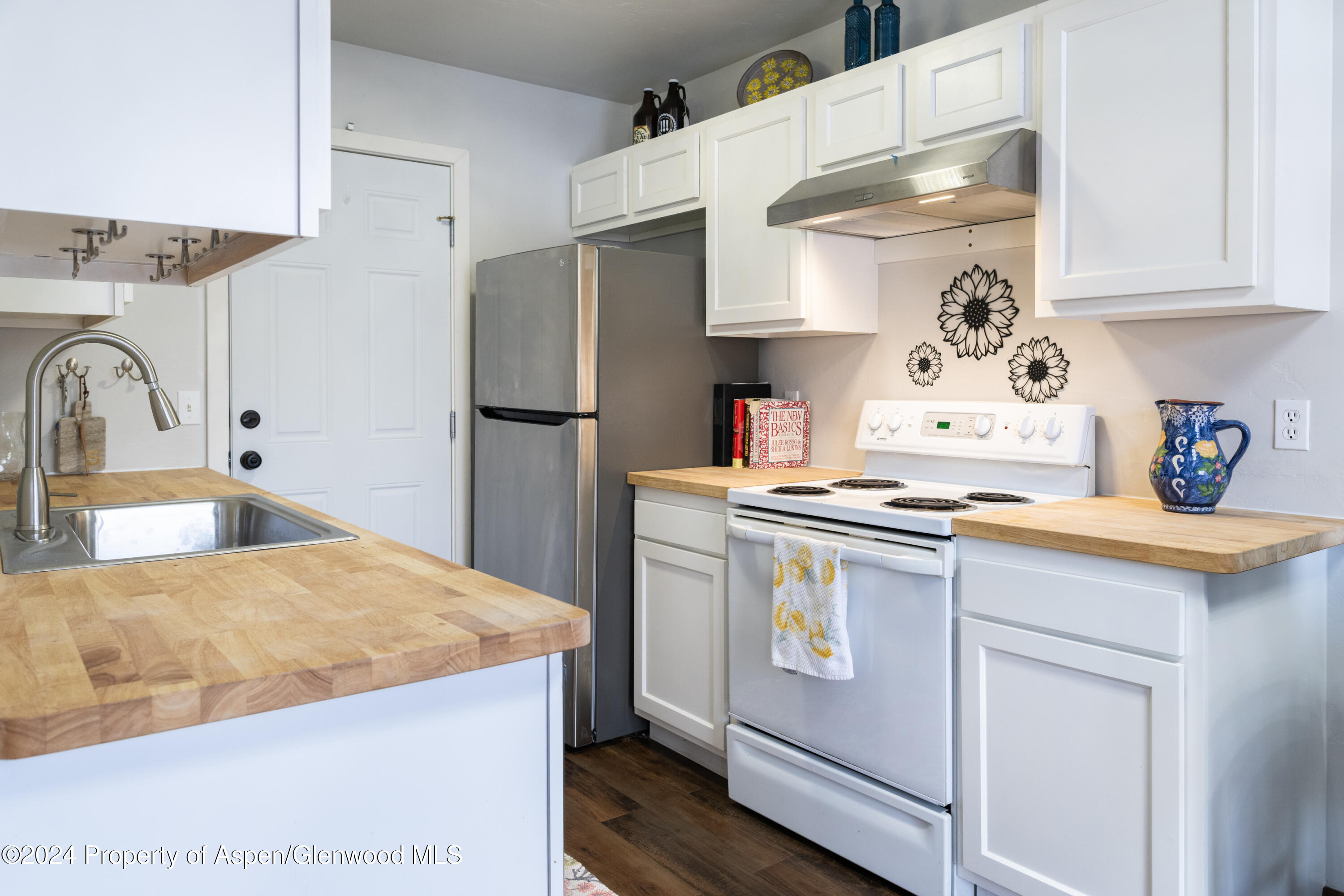 633 Alder Ridge Lane Property Photo 8
