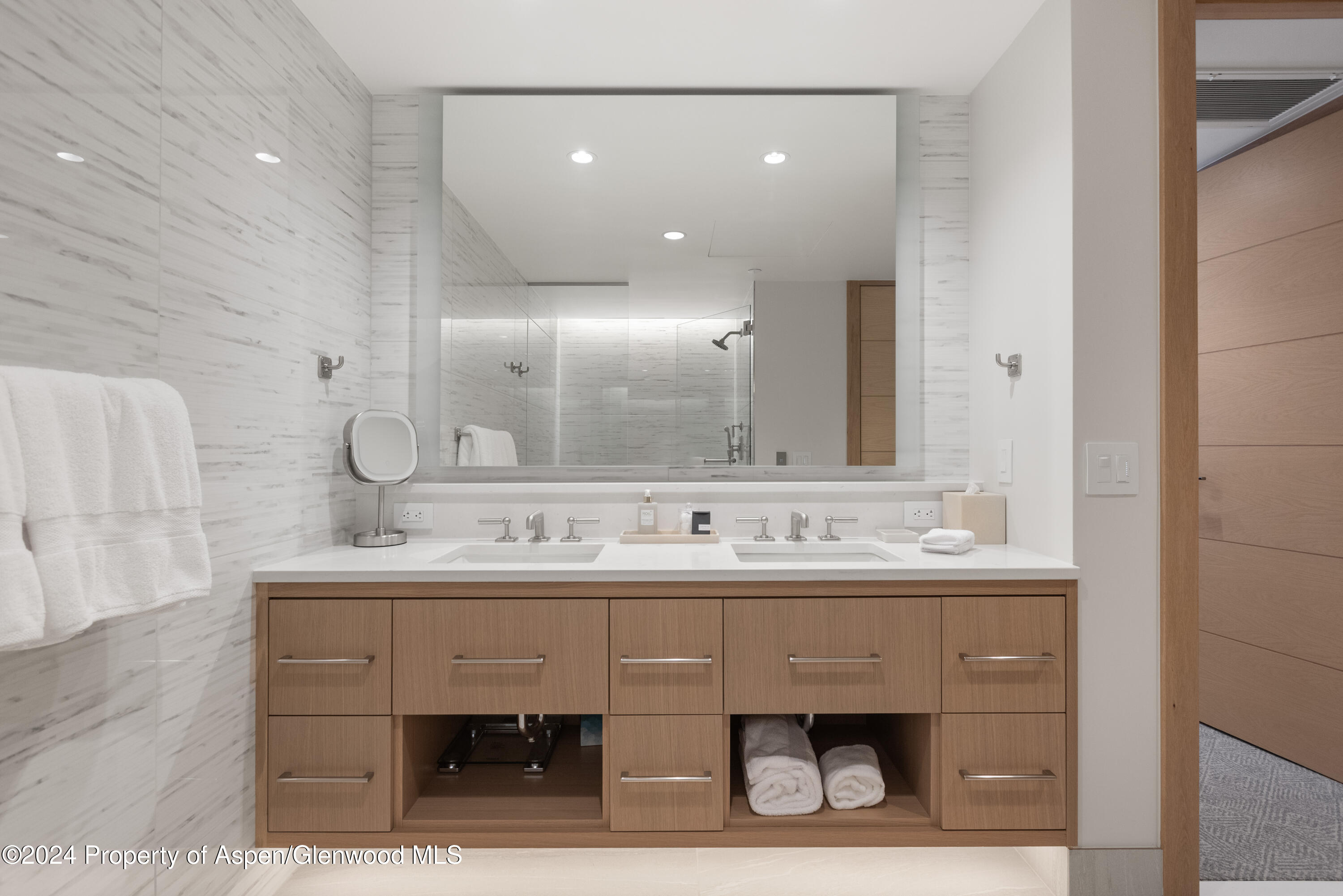 130 Wood Road, 256 & 258 Property Photo 11