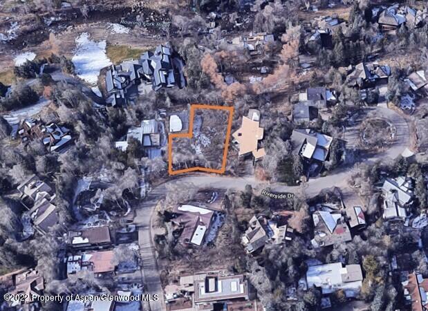 1265 Riverside Drive Property Photo 14