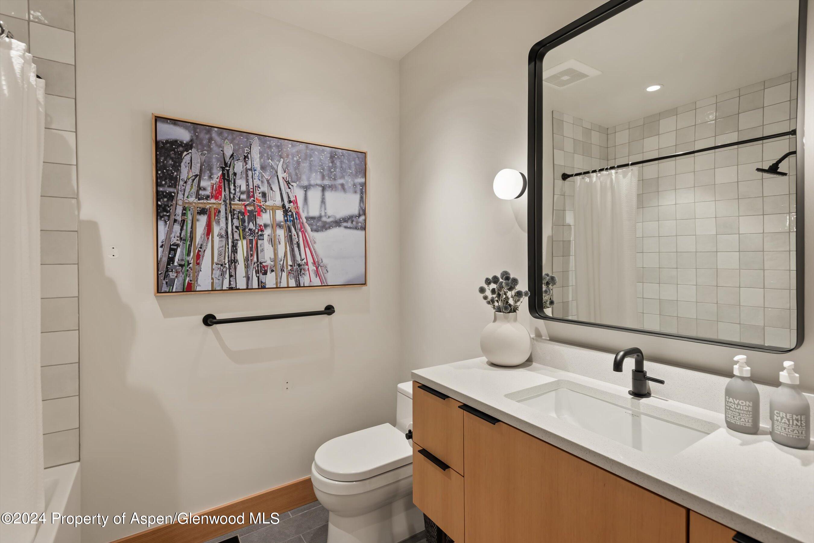 411 Wood Road, 8 Property Photo 29