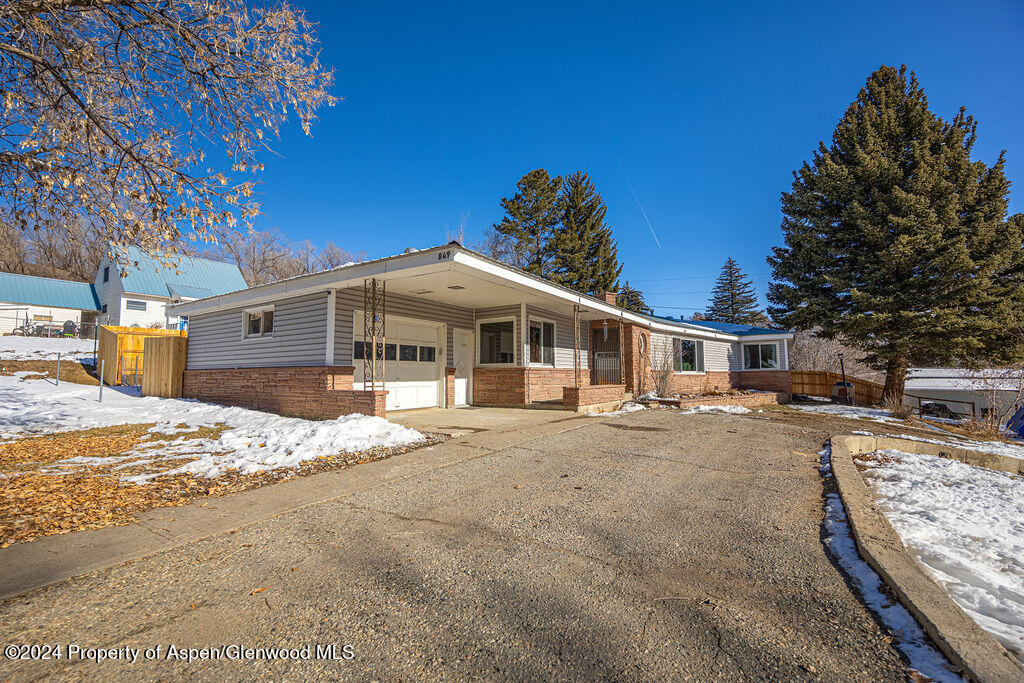 849 Barclay Street Property Photo 4