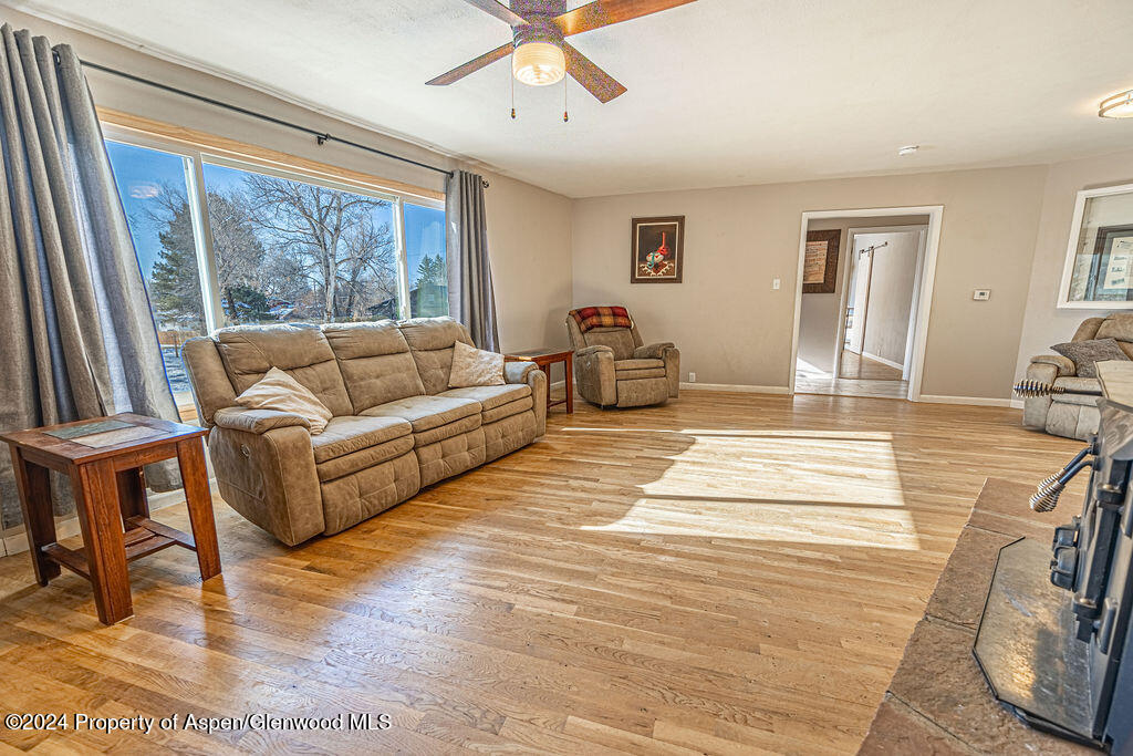 849 Barclay Street Property Photo 7