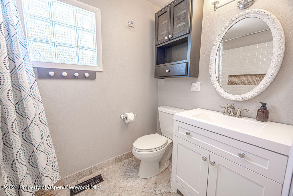 849 Barclay Street Property Photo 25