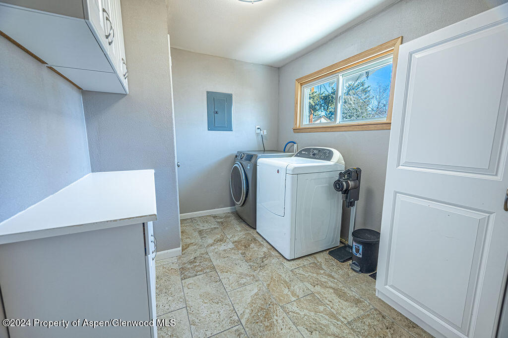 849 Barclay Street Property Photo 36