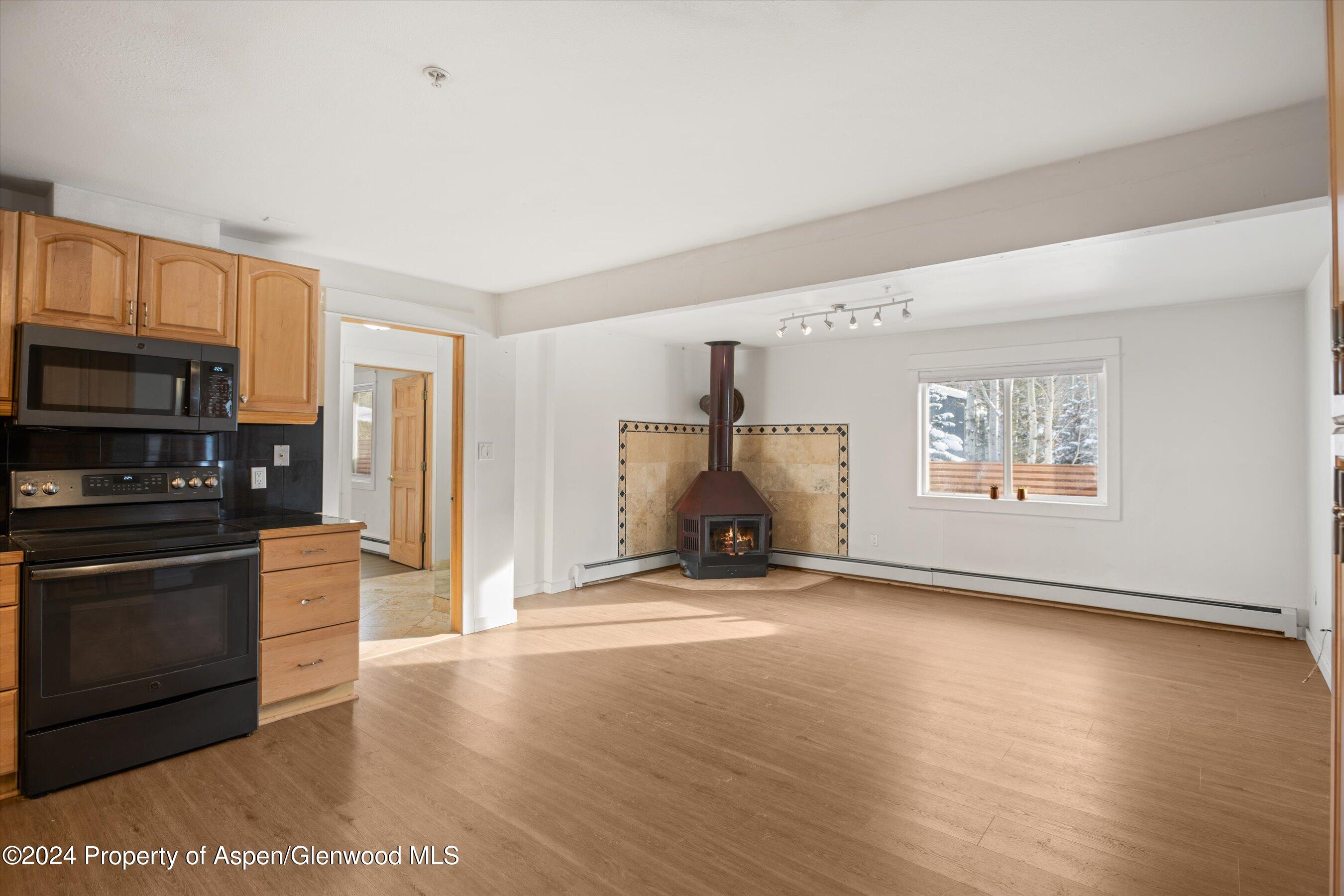 326 Midland Avenue, 101 Property Photo 4