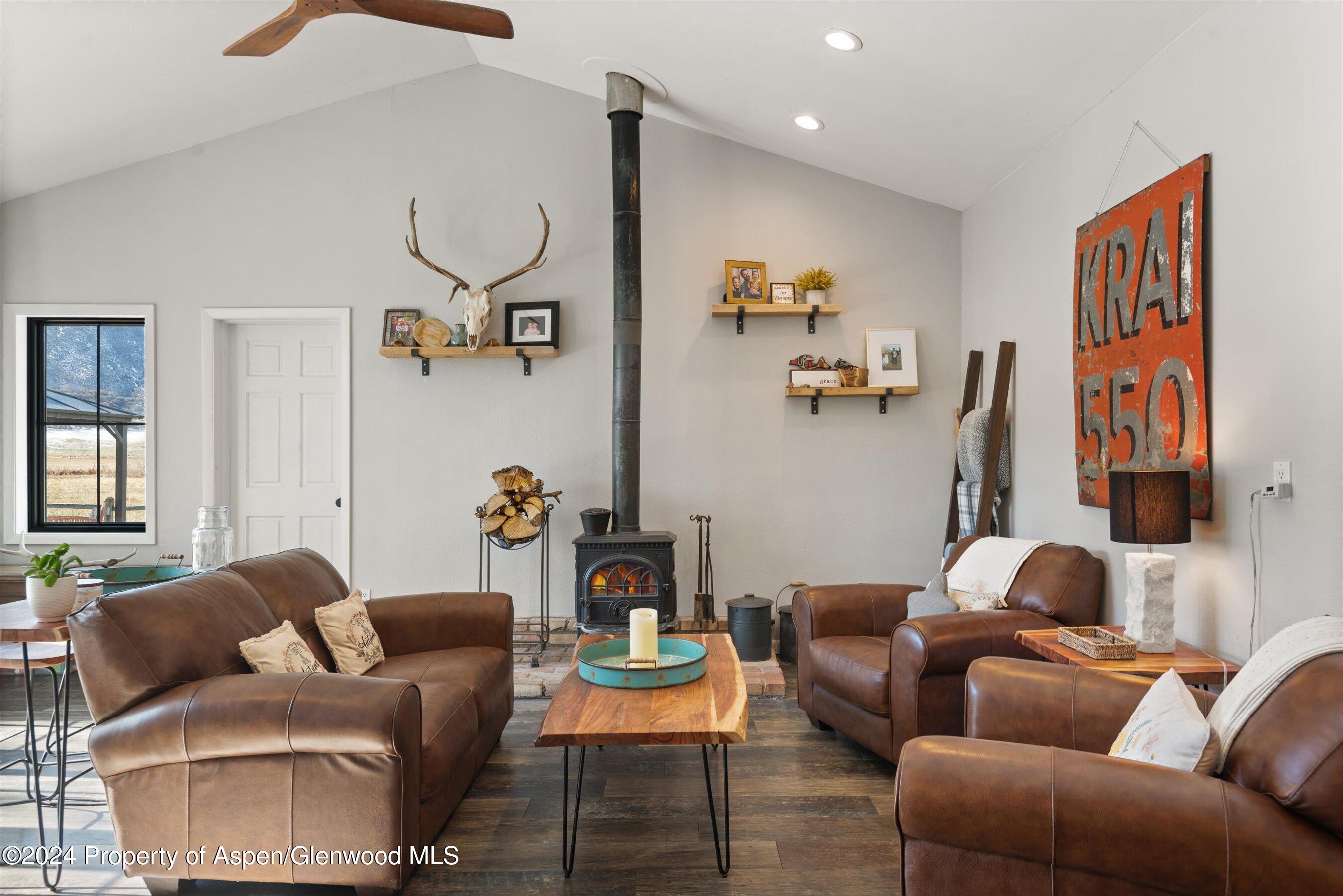 332 Horseshoe Drive Property Photo 3
