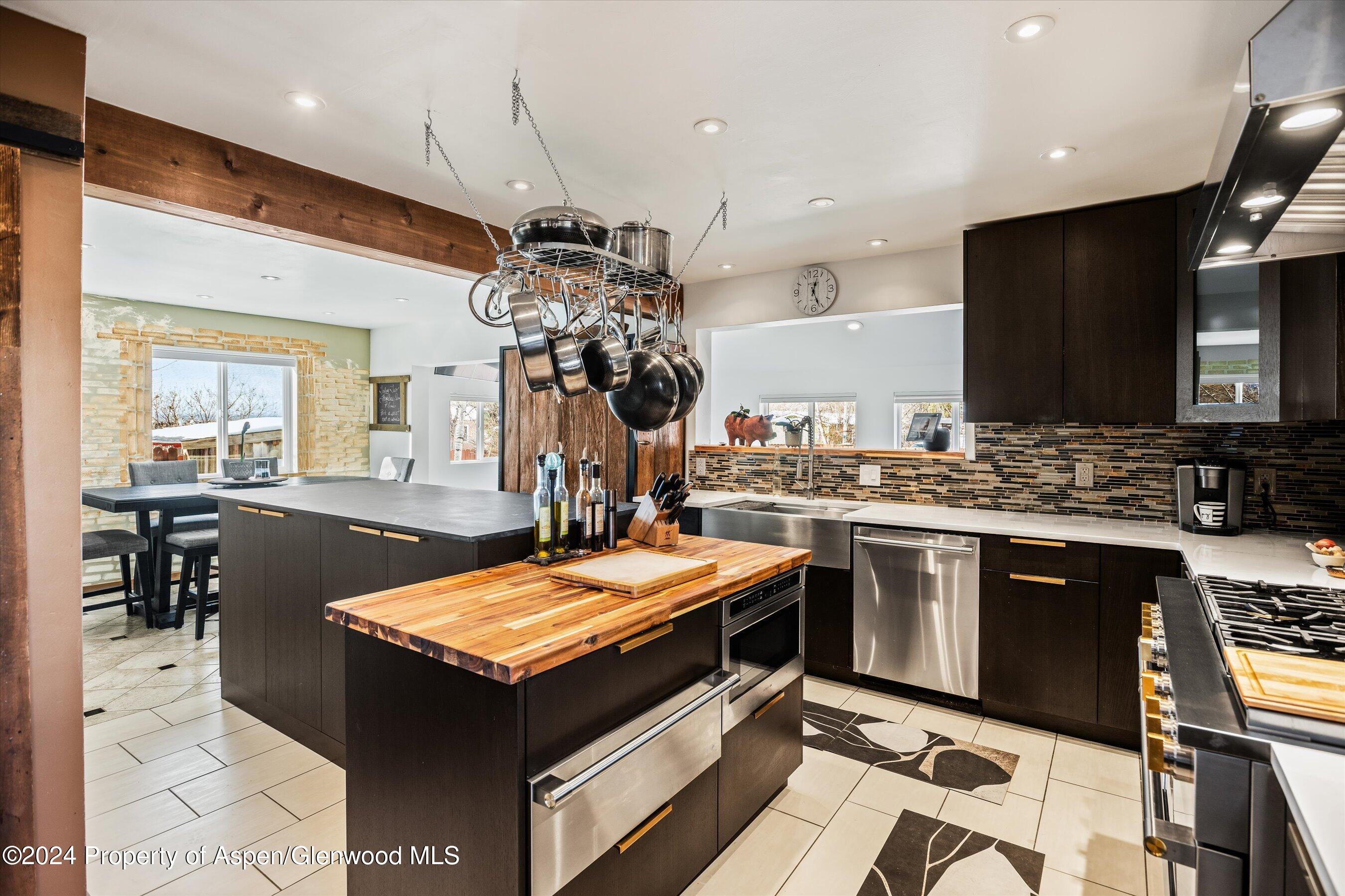 102 Badger Road Property Photo 1