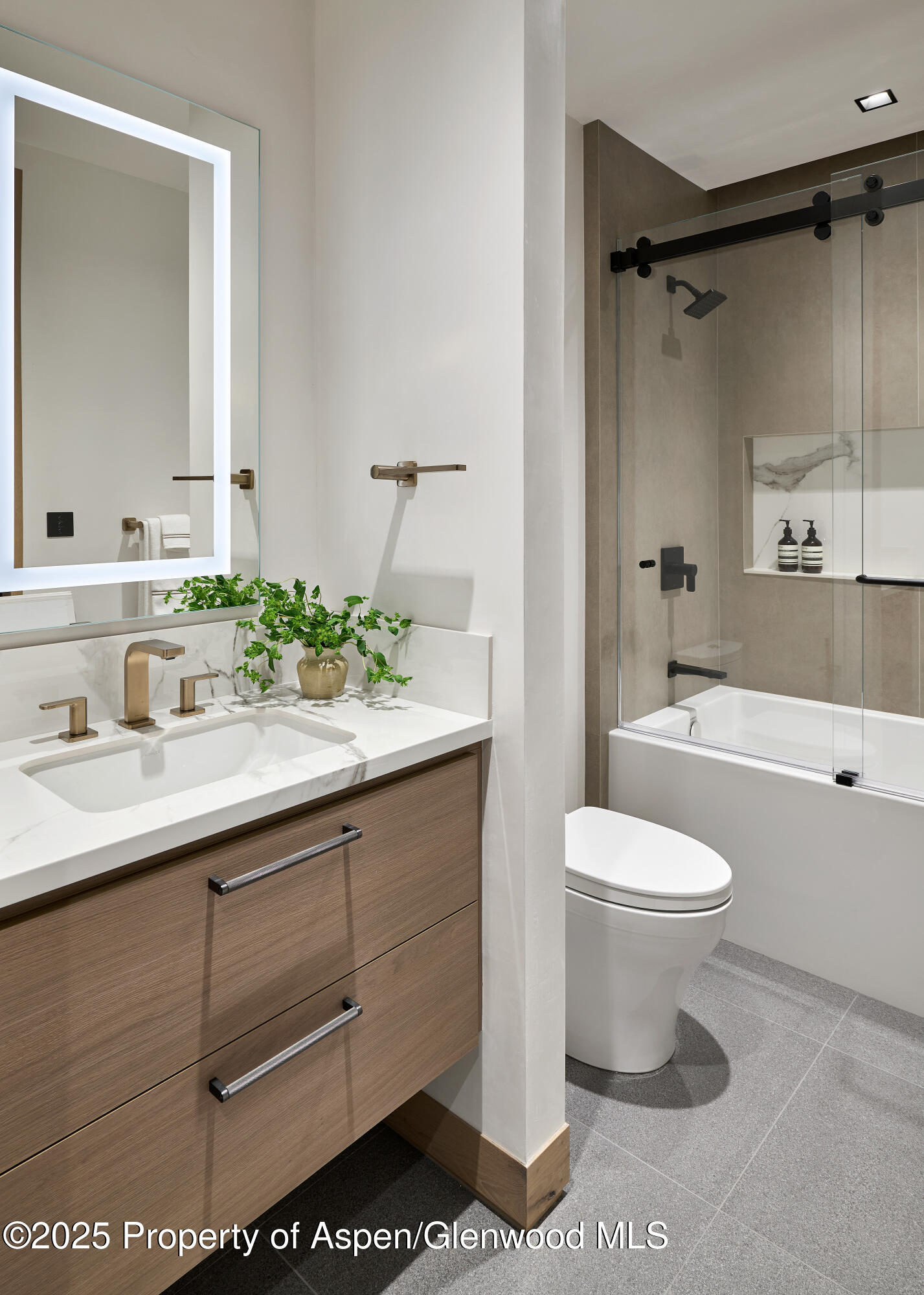 411 Pearl Court Property Photo 35