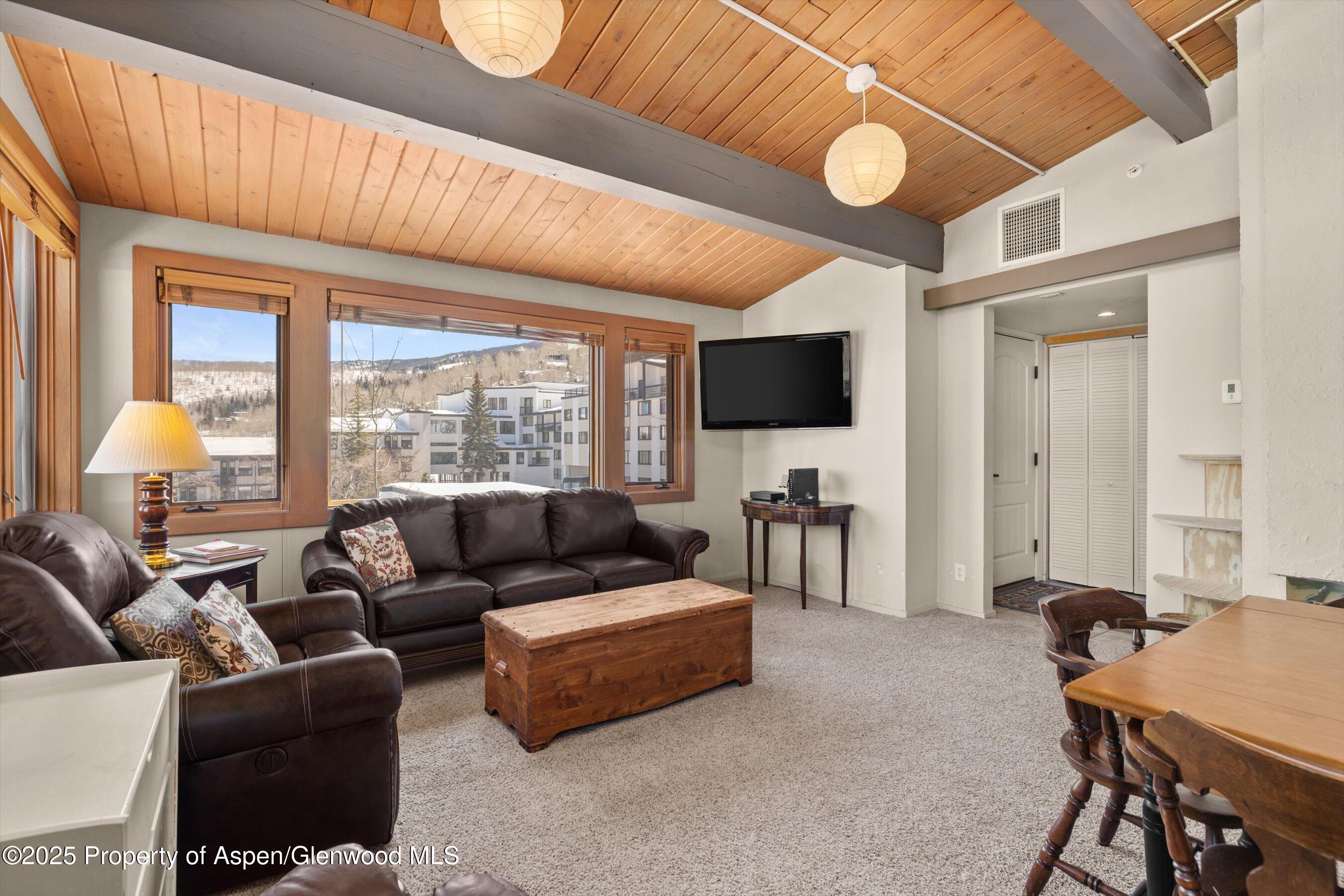 600 Carriage Way, J-10 Property Photo 3
