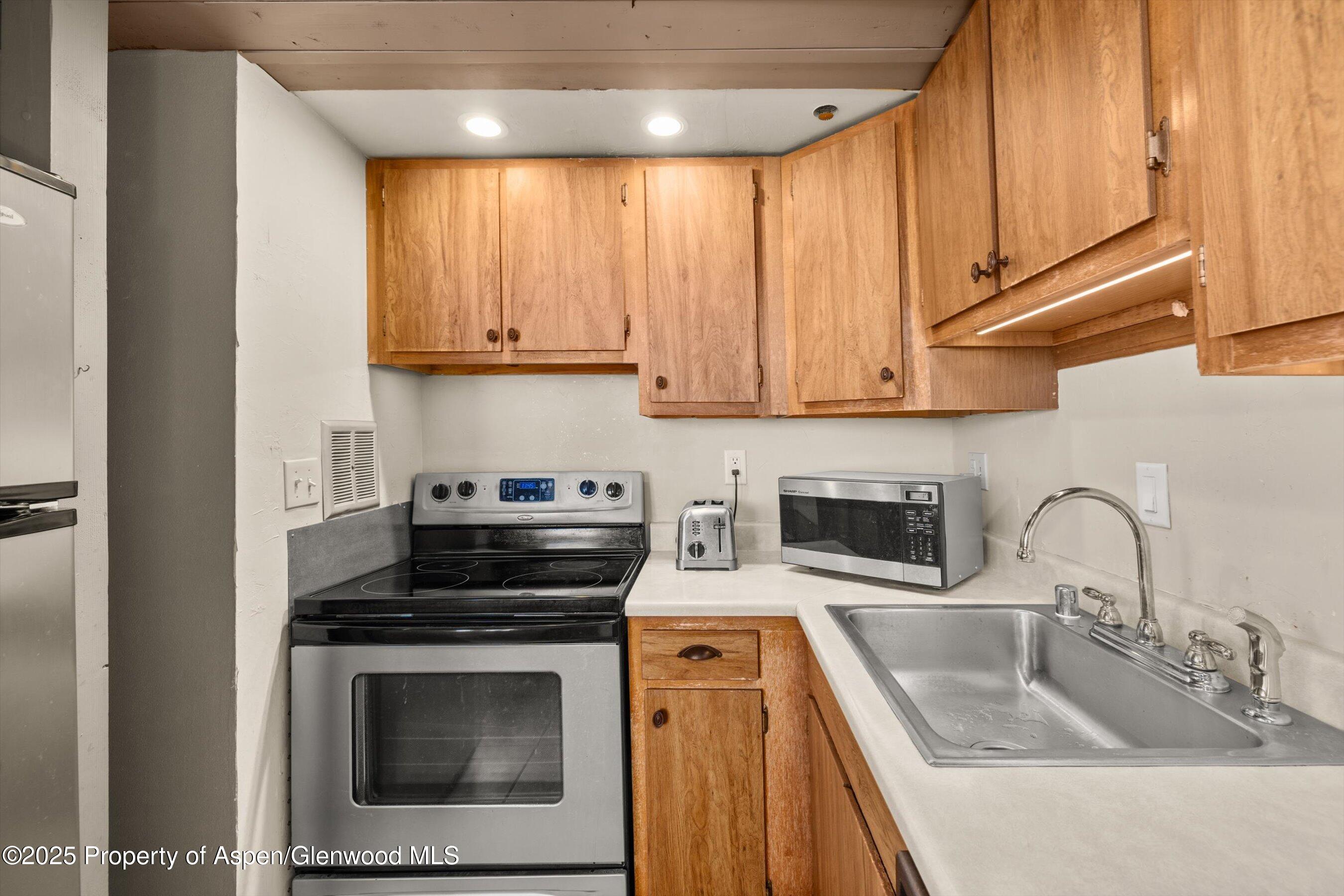 600 Carriage Way, J-10 Property Photo 10