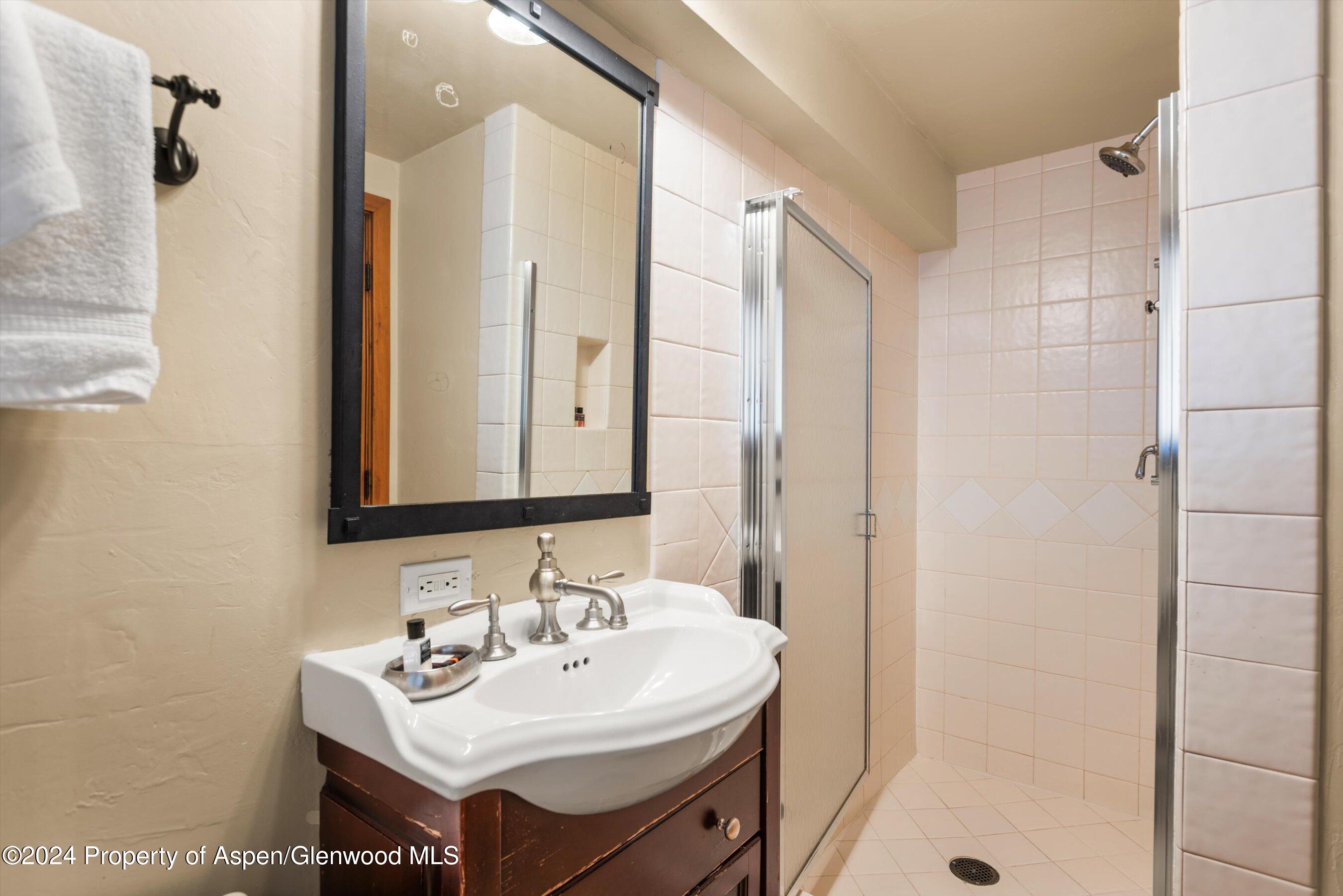 400 Wood Road, 1207 Property Photo 10