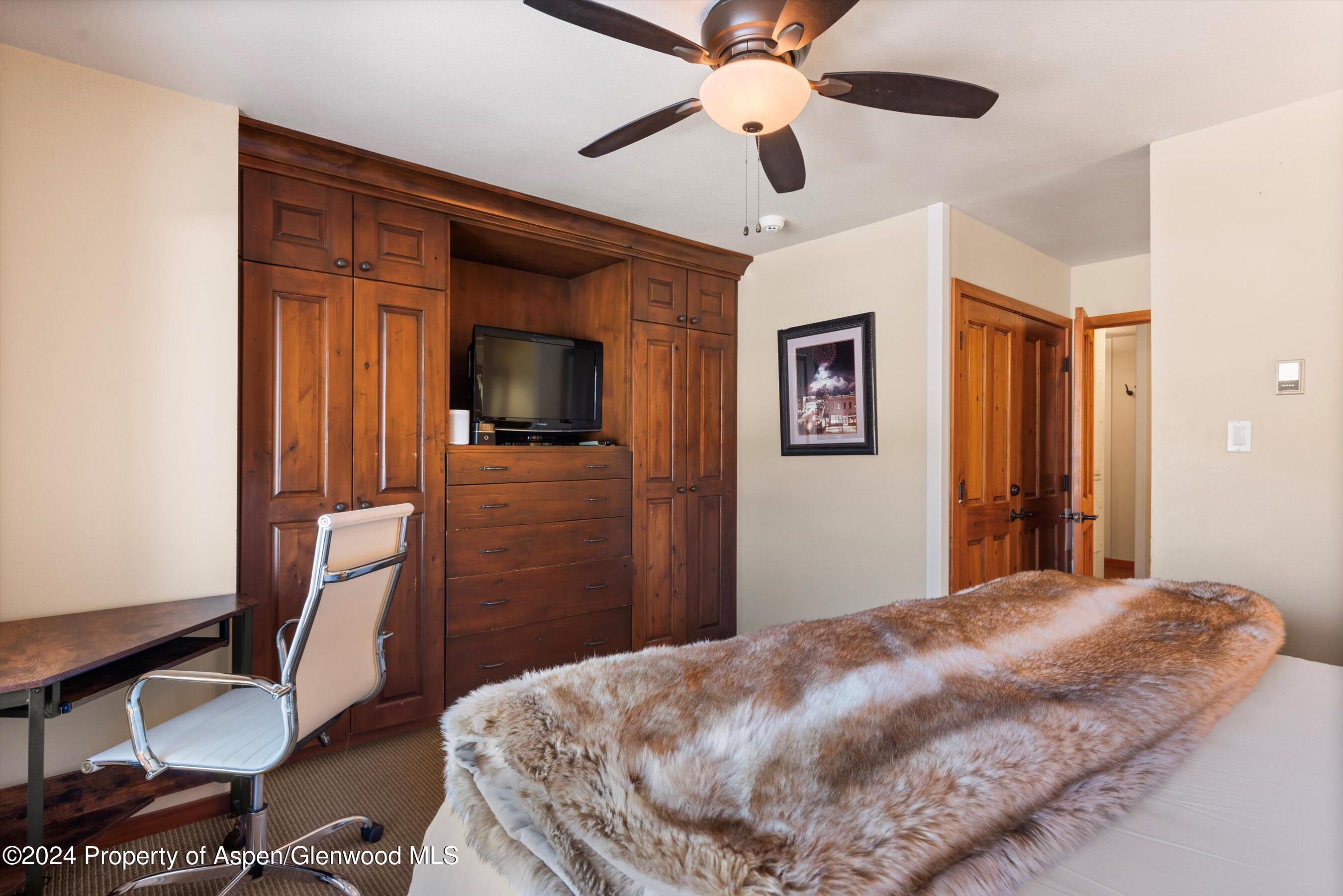 400 Wood Road, 1207 Property Photo 15