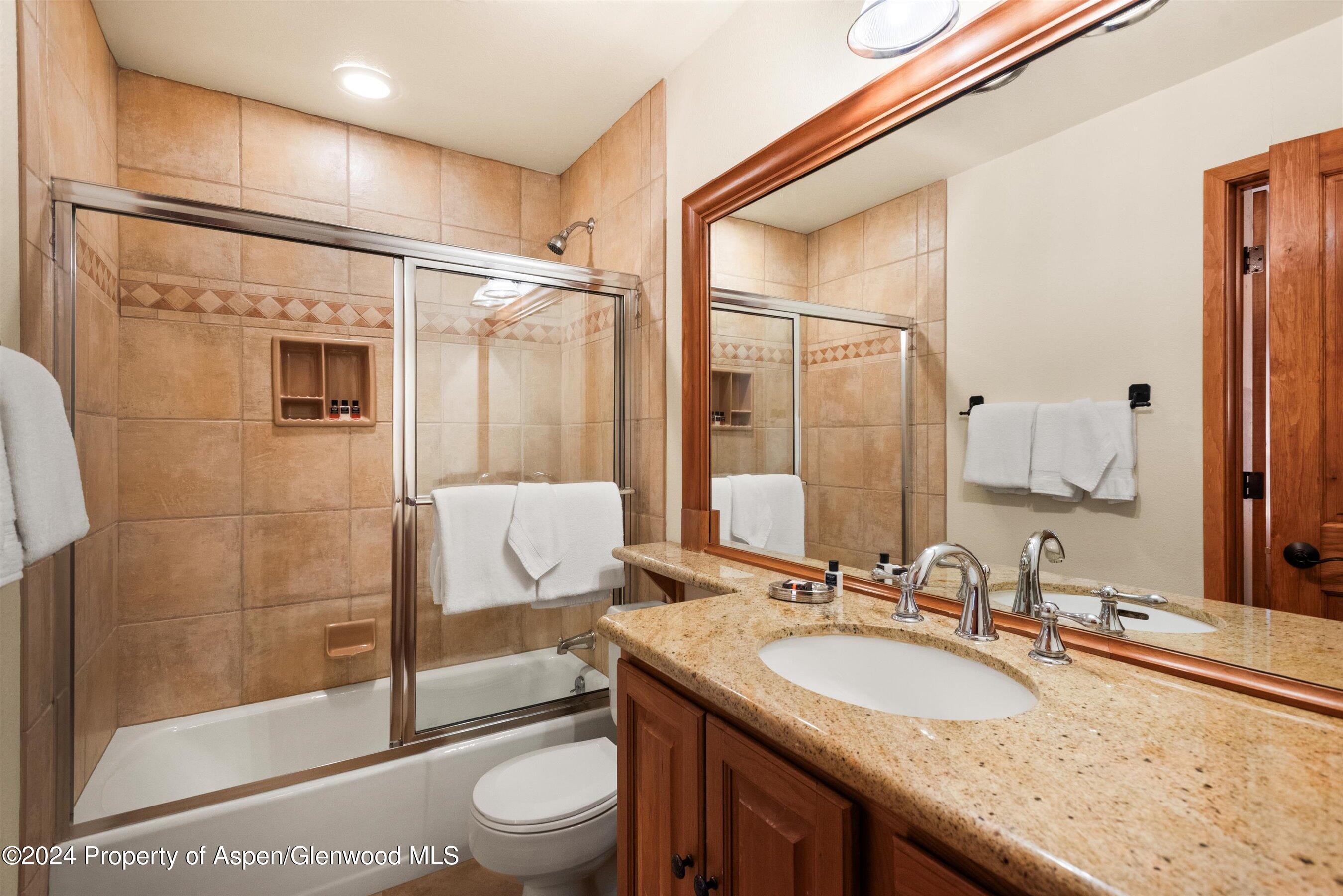 400 Wood Road, 1207 Property Photo 18