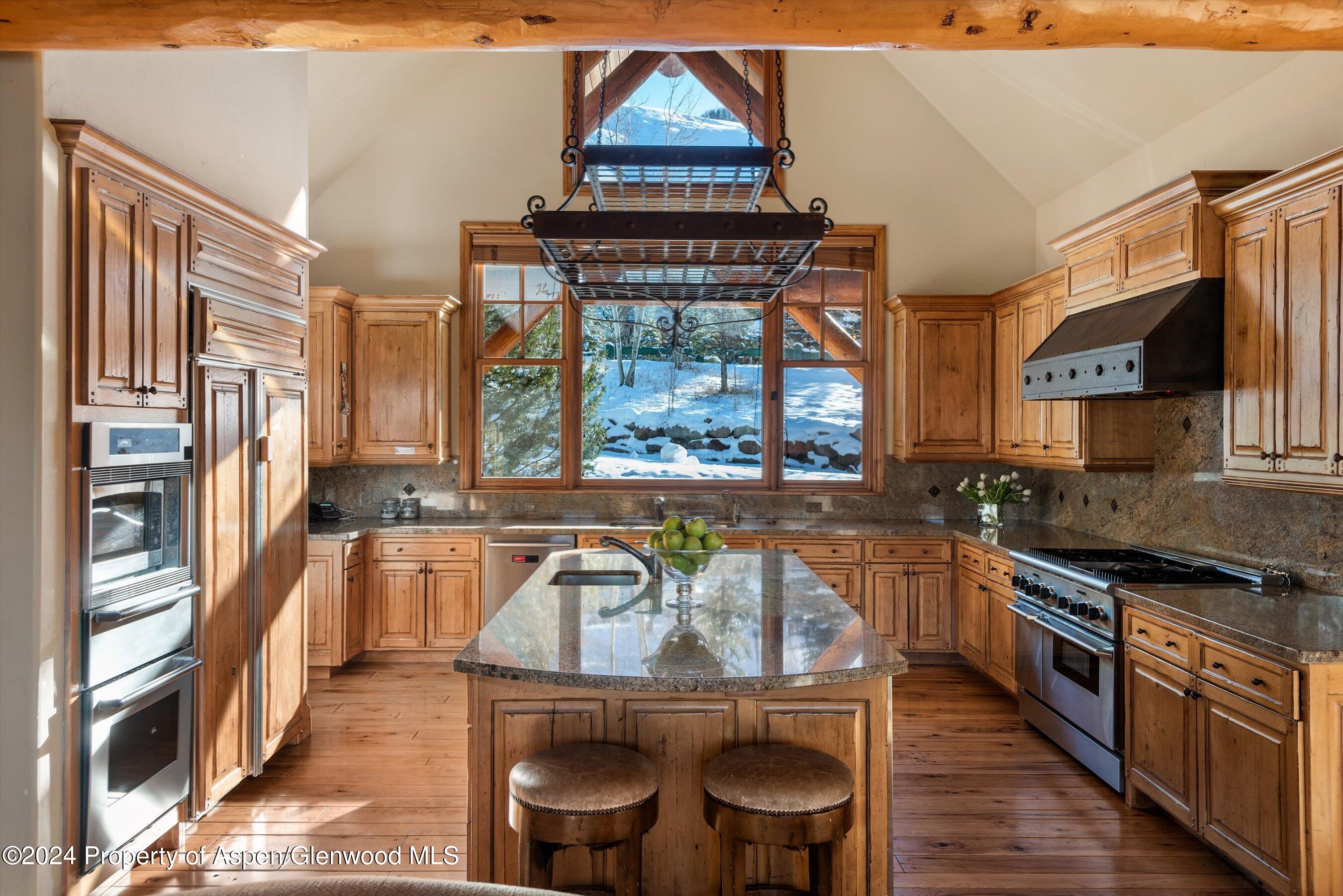 350 Thunderbowl Lane Property Photo 8