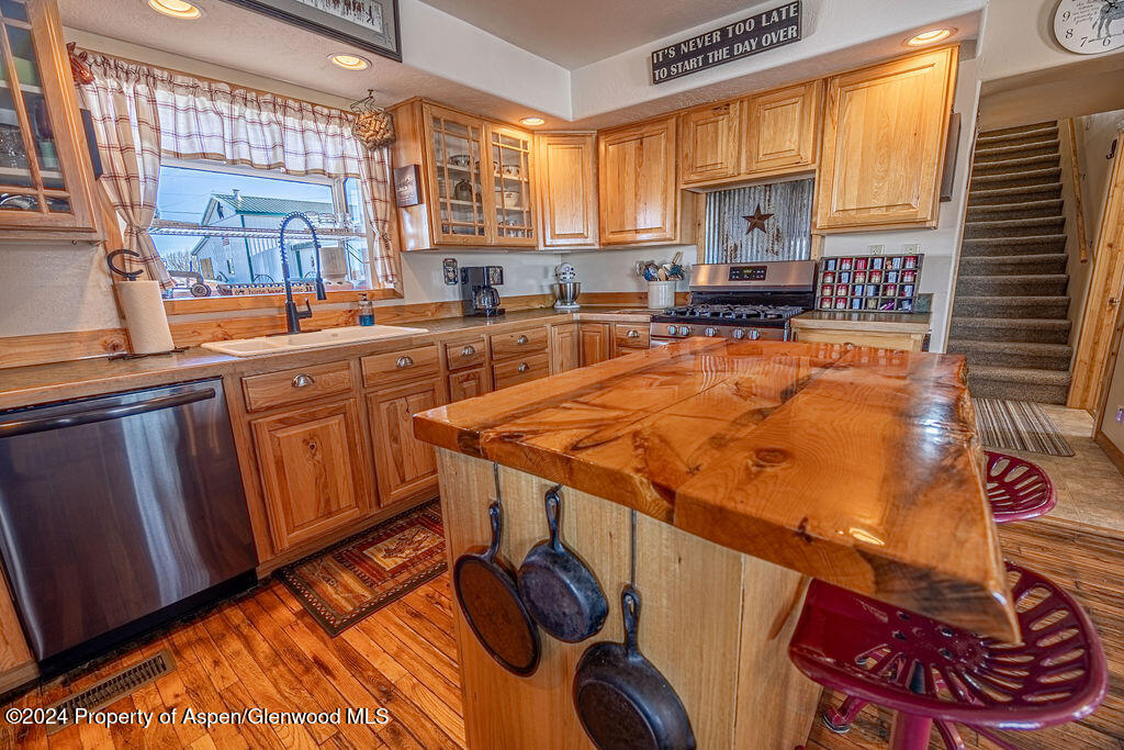 1020 Thompson Way Property Photo 19