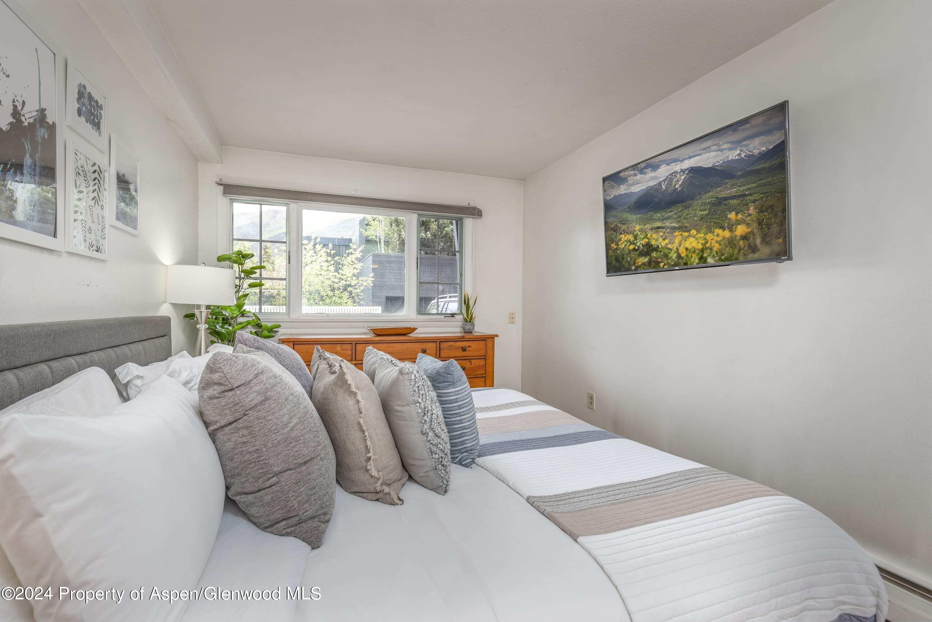 210 E Cooper Avenue, 1c Property Photo 8