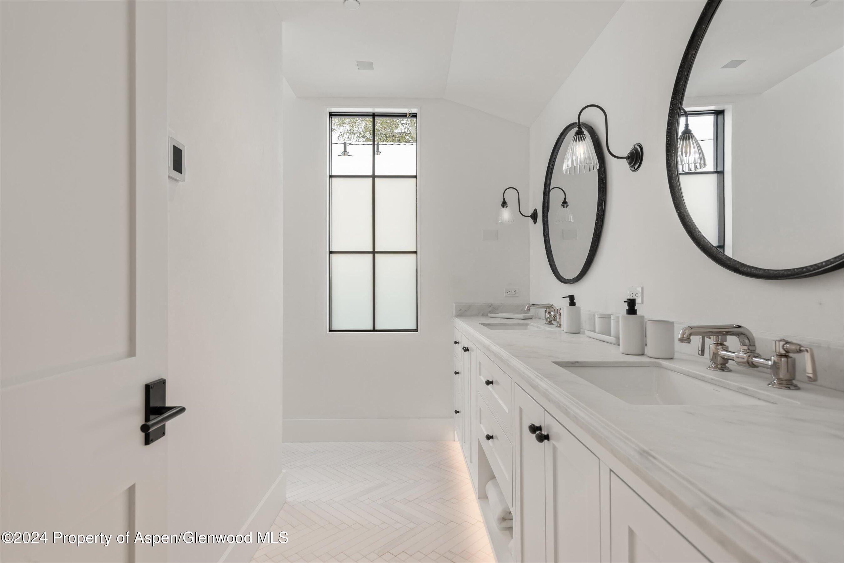 134 E Bleeker Street Property Photo 19