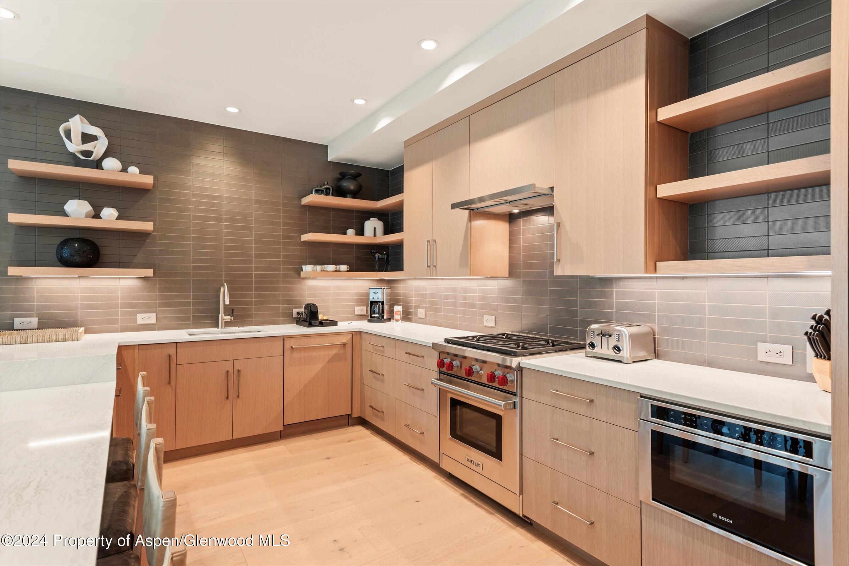 130 Wood Road, 561-563 Property Photo 8