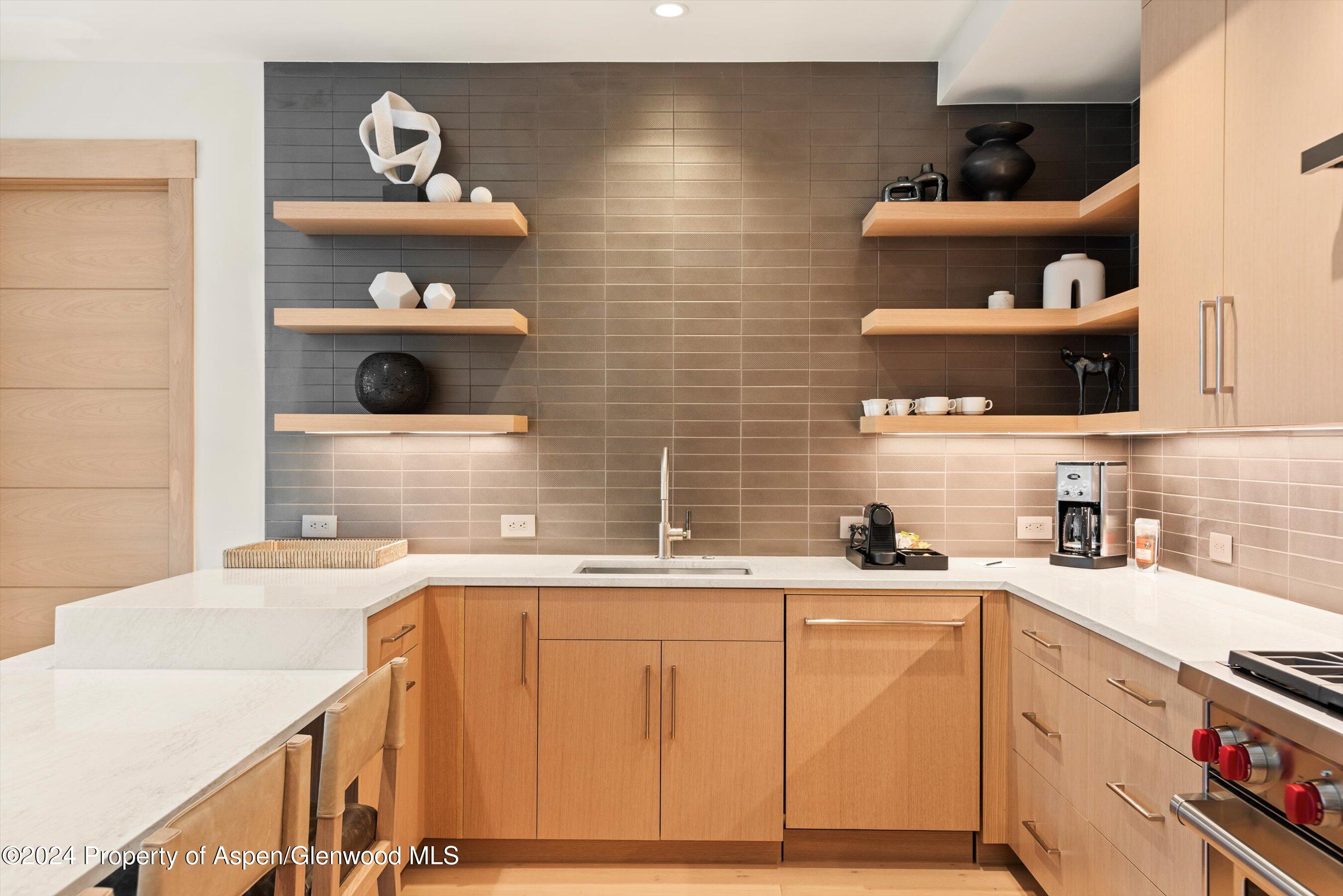 130 Wood Road, 561-563 Property Photo 9