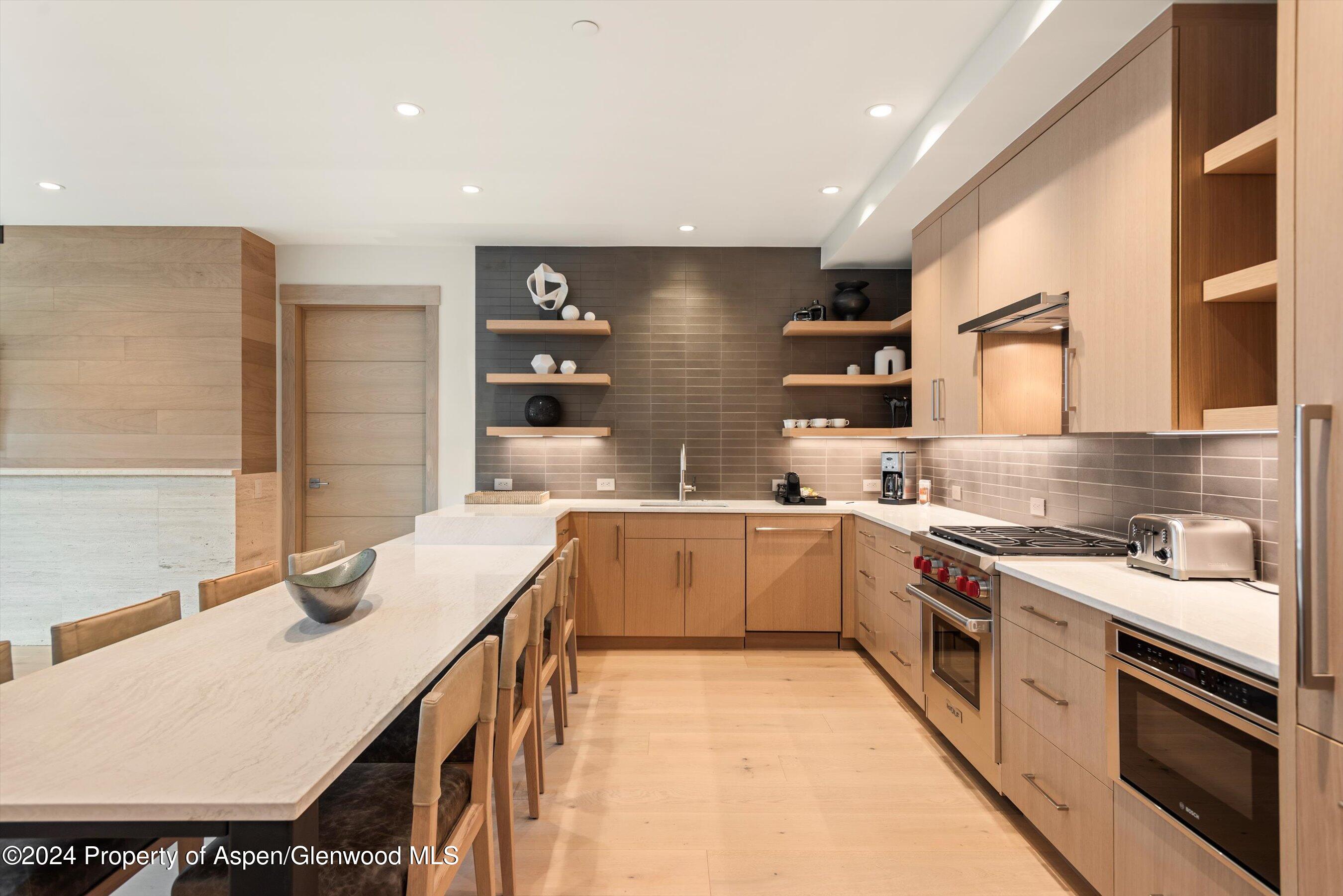 130 Wood Road, 561-563 Property Photo 10