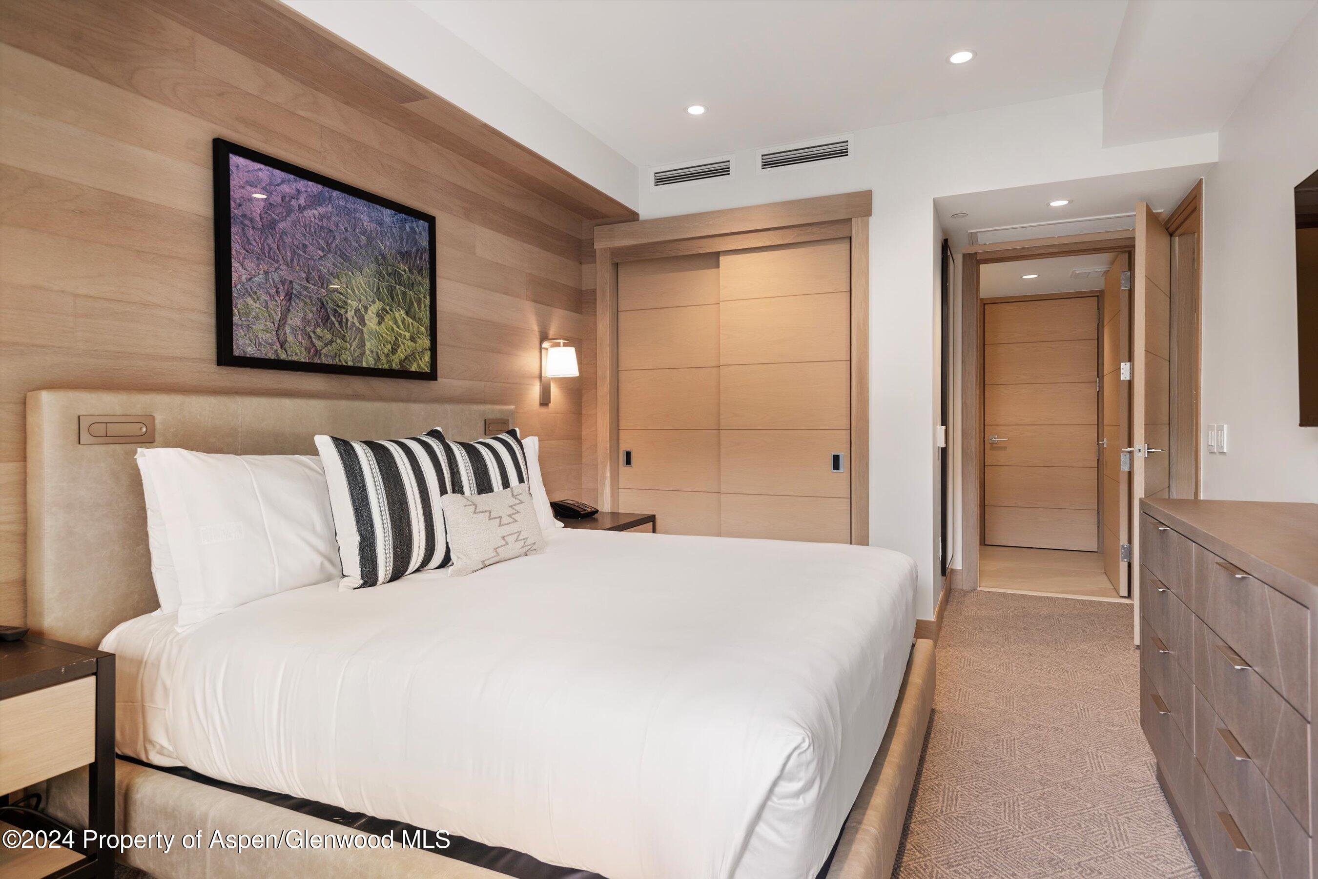 130 Wood Road, 561-563 Property Photo 14