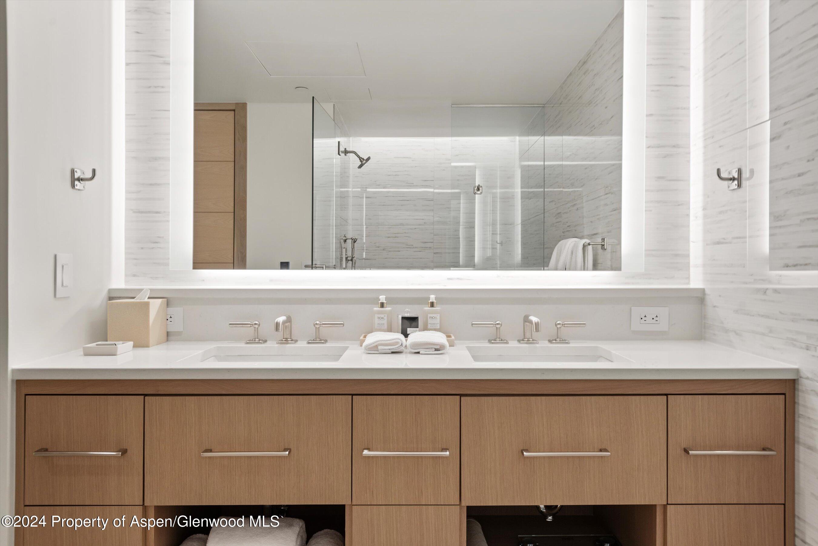 130 Wood Road, 561-563 Property Photo 15