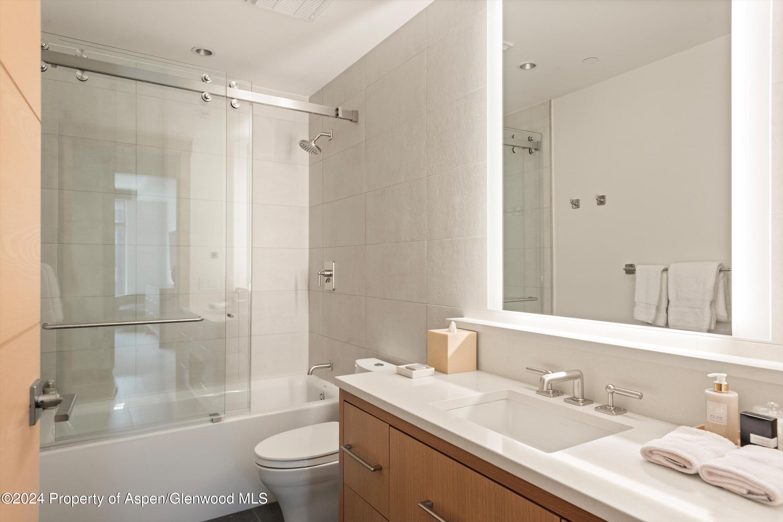 130 Wood Road, 561-563 Property Photo 21