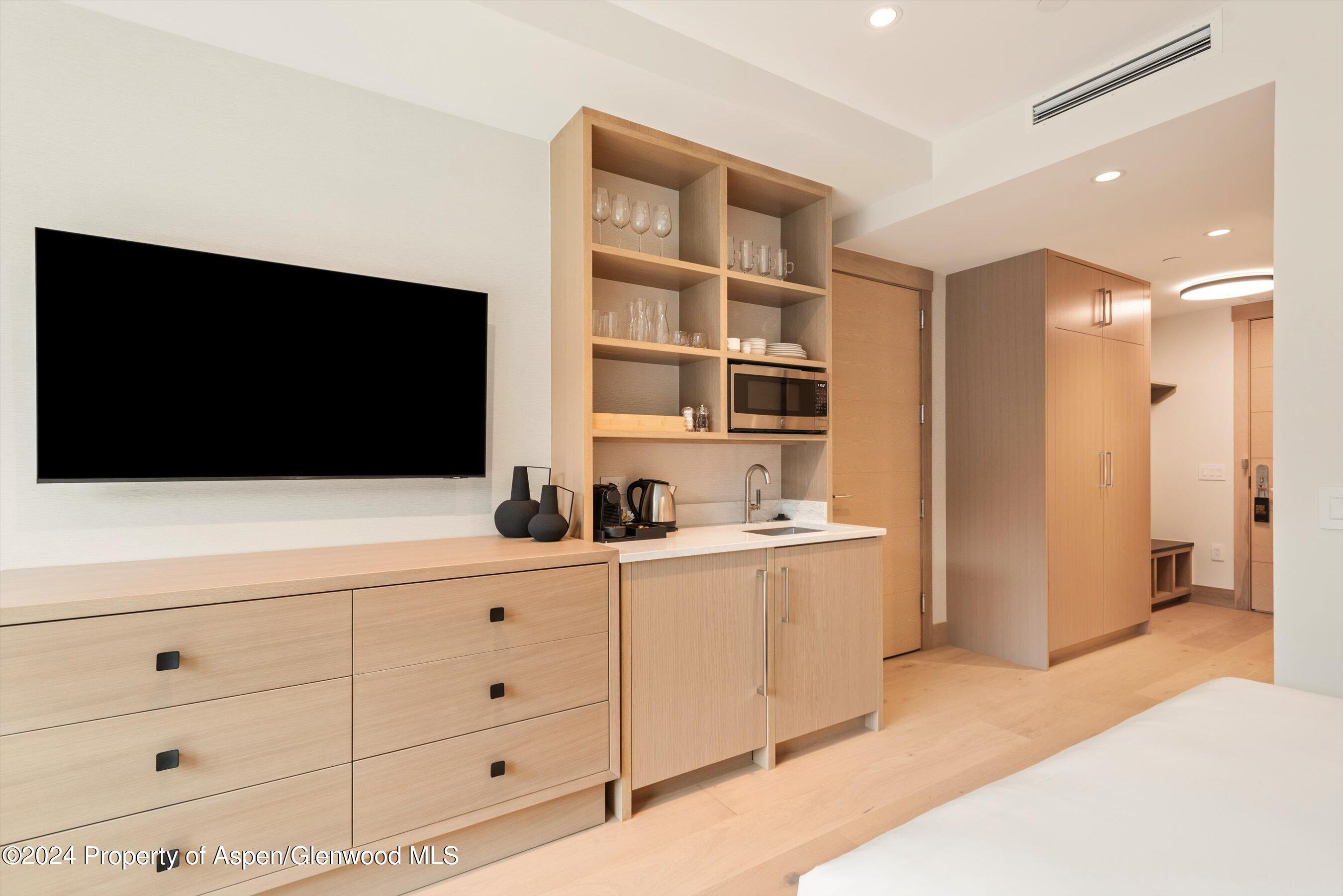 130 Wood Road, 561-563 Property Photo 28