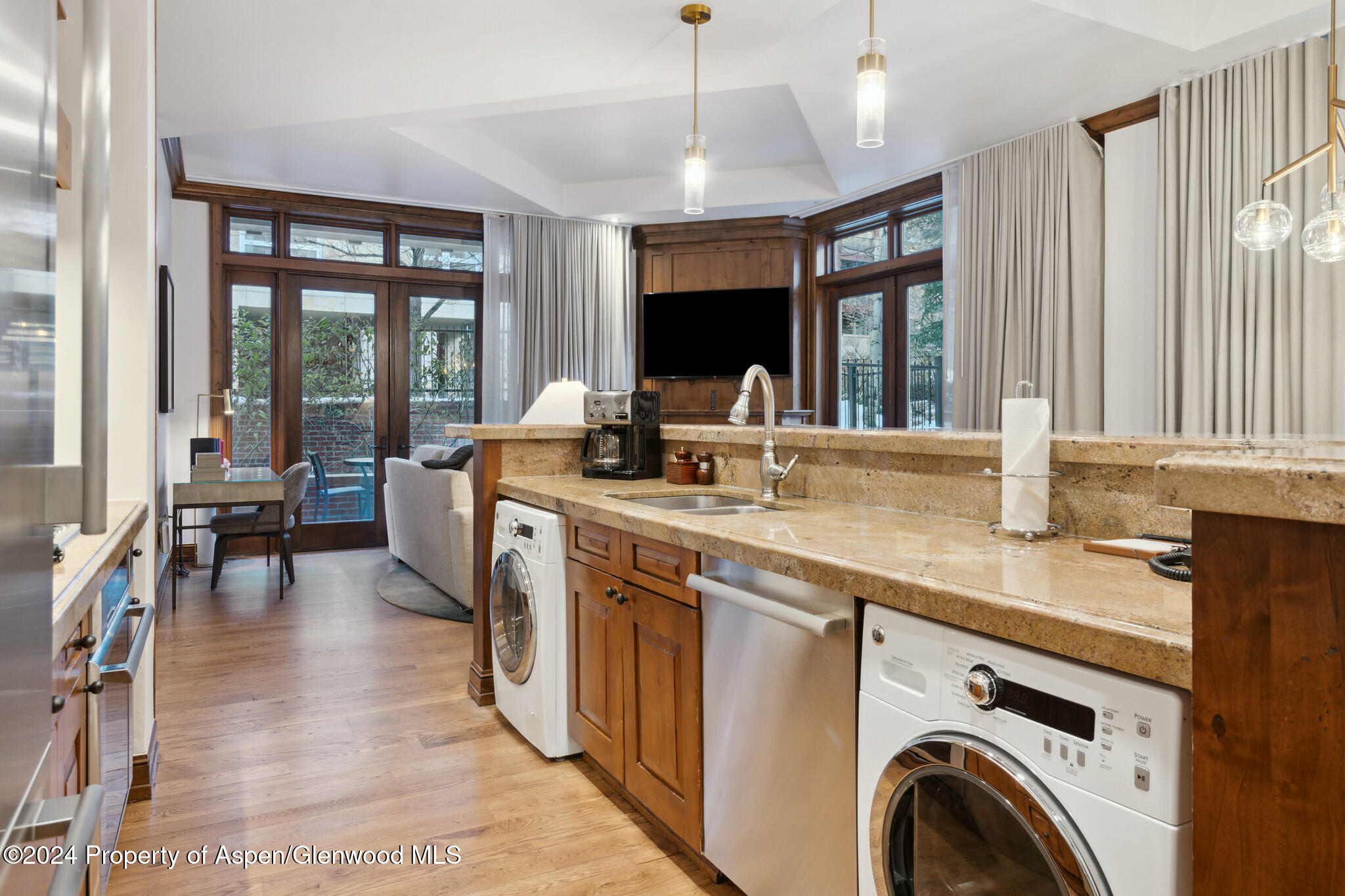 415 E Dean St, Unit 3 Property Photo 6