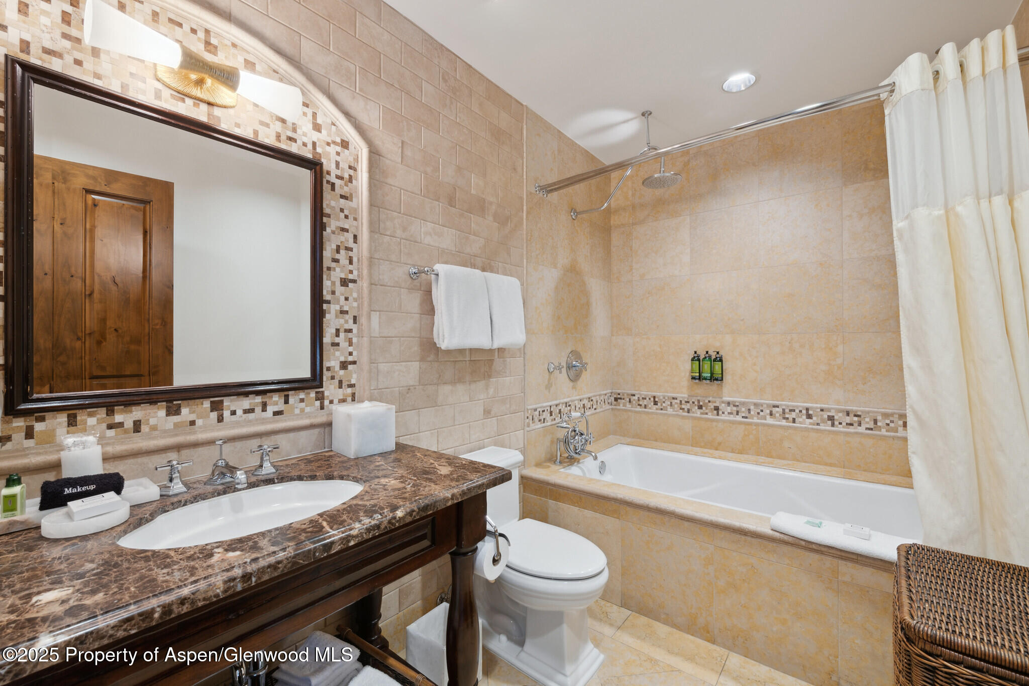 415 E Dean St, Unit 4 Property Photo 12