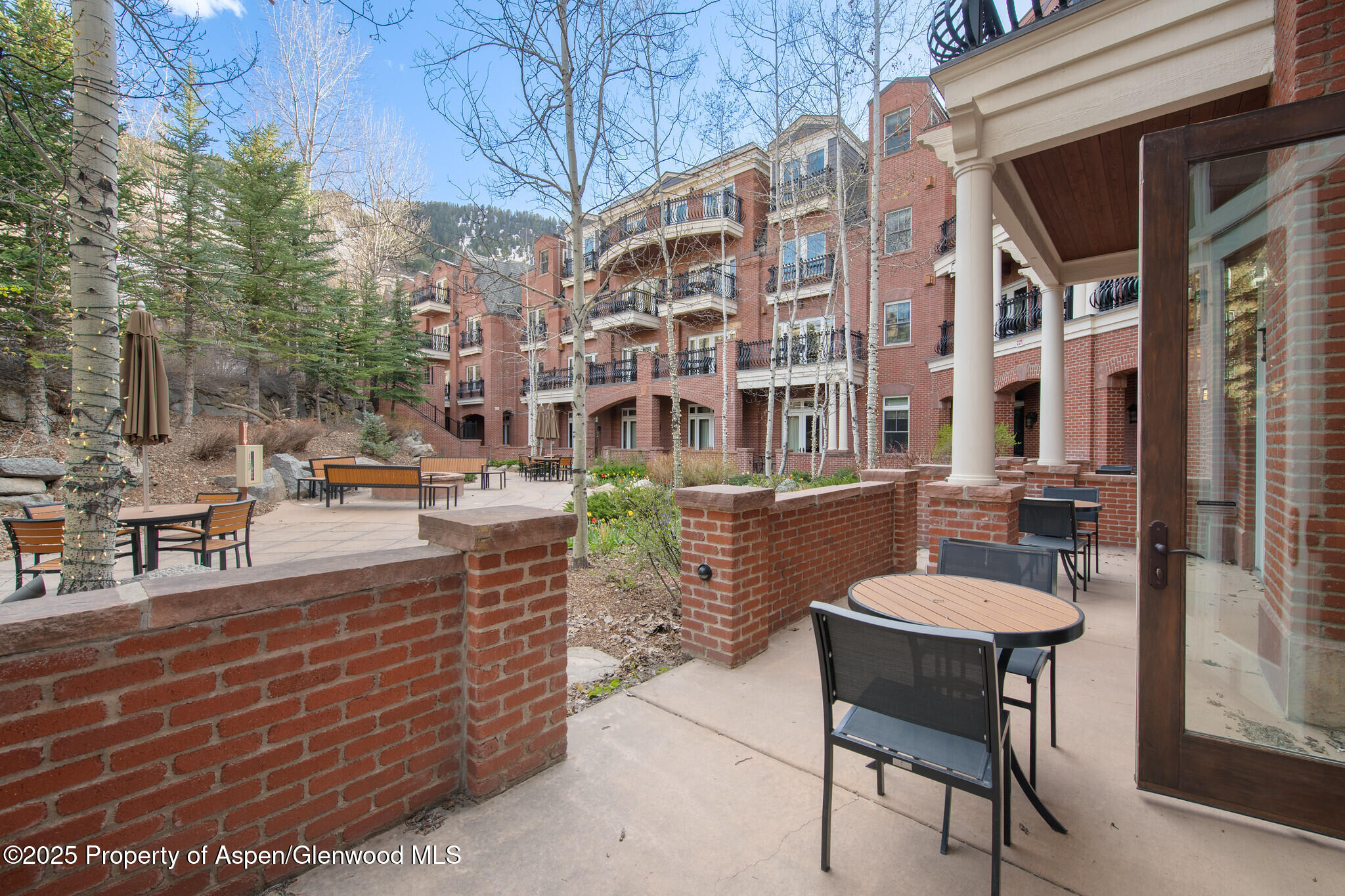 415 E Dean St, Unit 4 Property Photo 13